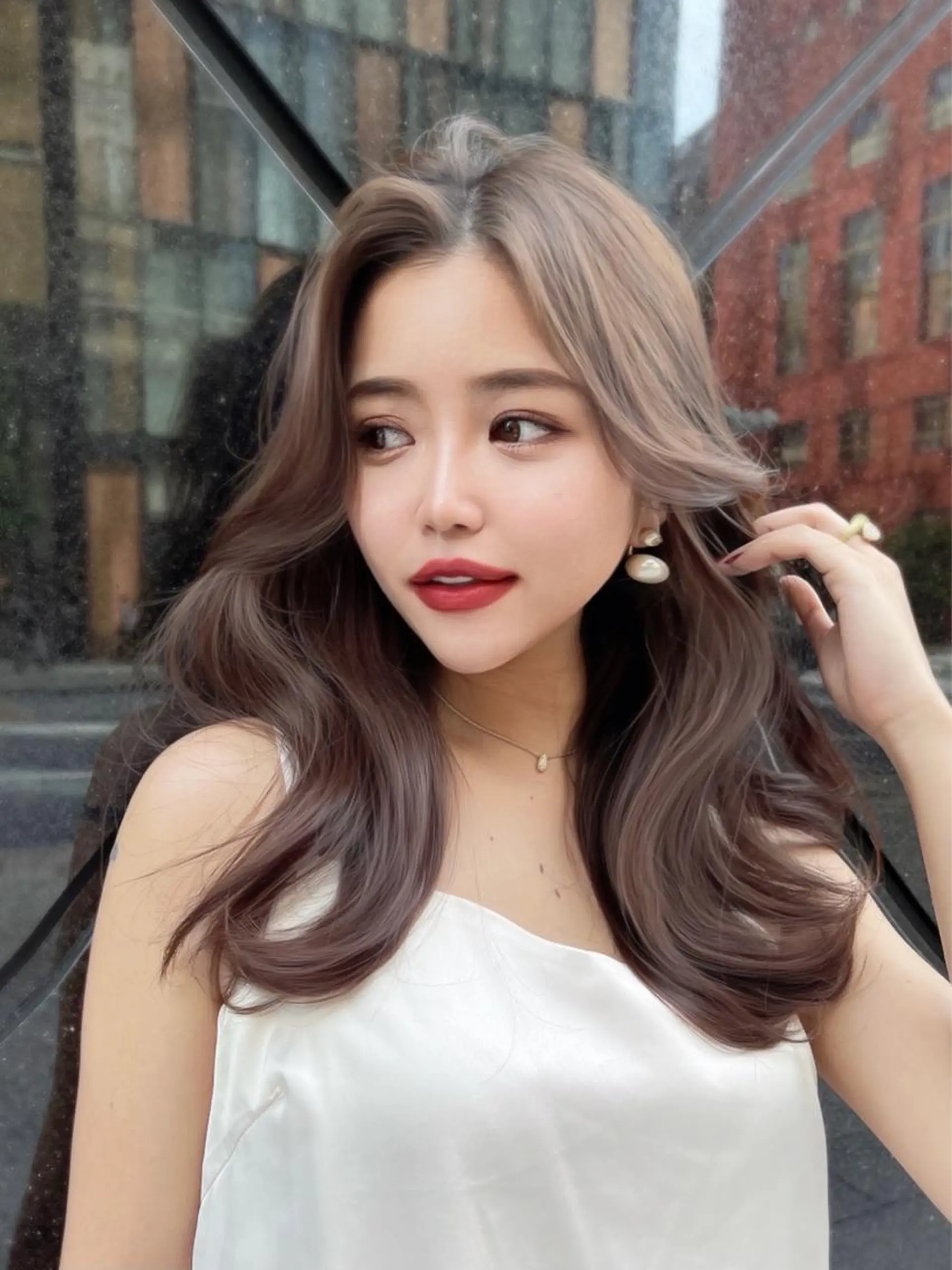 ミディアム くびれヘア レイヤーカット 似合わせカット 小顔カット カット ヘアカラー トリートメント ボブパーマ ウルフパーマのヘアスタイル