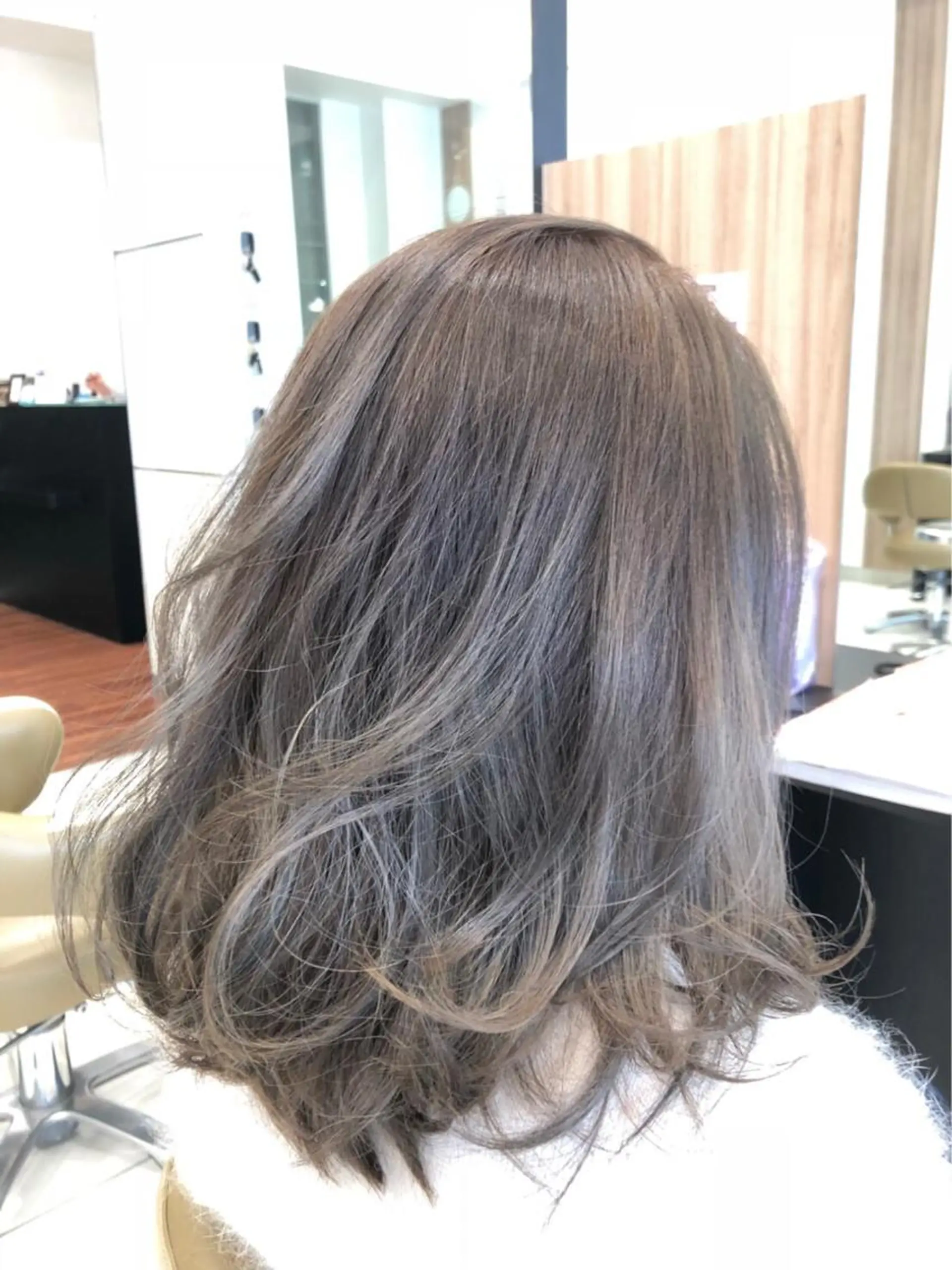 ミディアム カラー 黒髪 ブリーチ 小野 修平のヘアスタイル