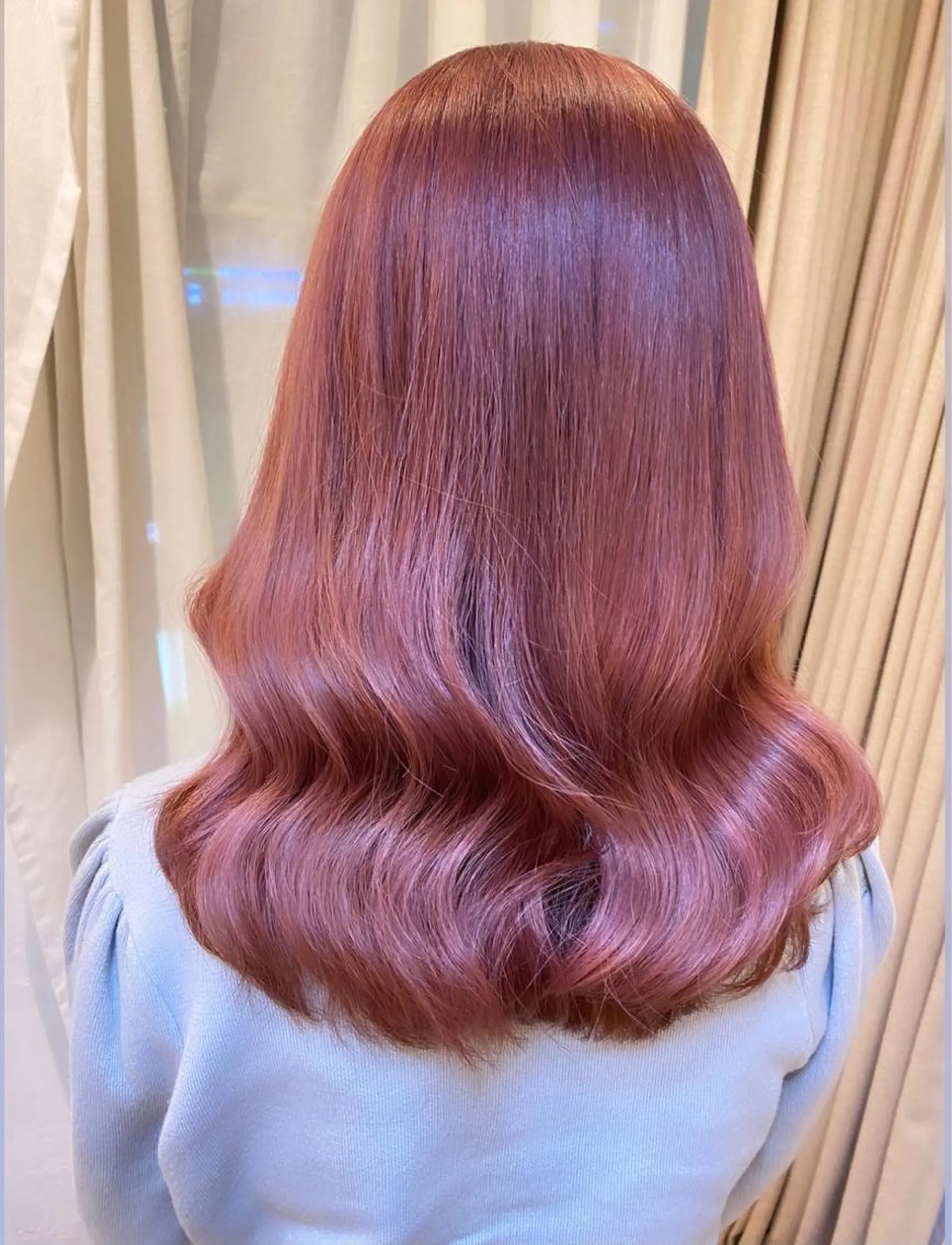 ミディアム カラー sio.nail&eyebrow salon shimokitazawa2号店所属・nailist mana𖤐´-のネイルデザイン