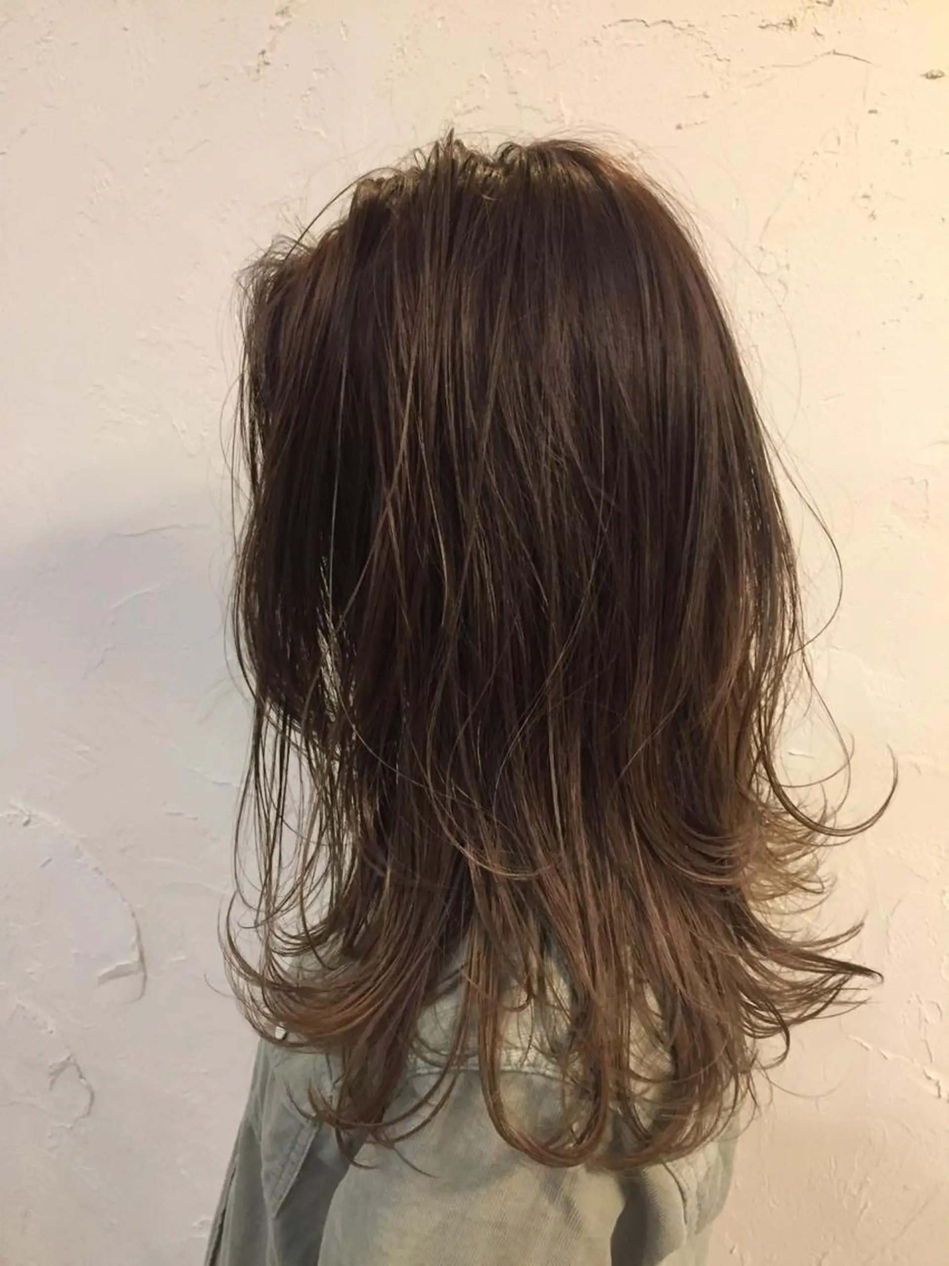 ミディアム カラー バレイヤージュ ハイライトカラー ハイライト レイヤーカット 韓国レイヤー外国人風 透明感カラー髪質改善のヘアスタイル