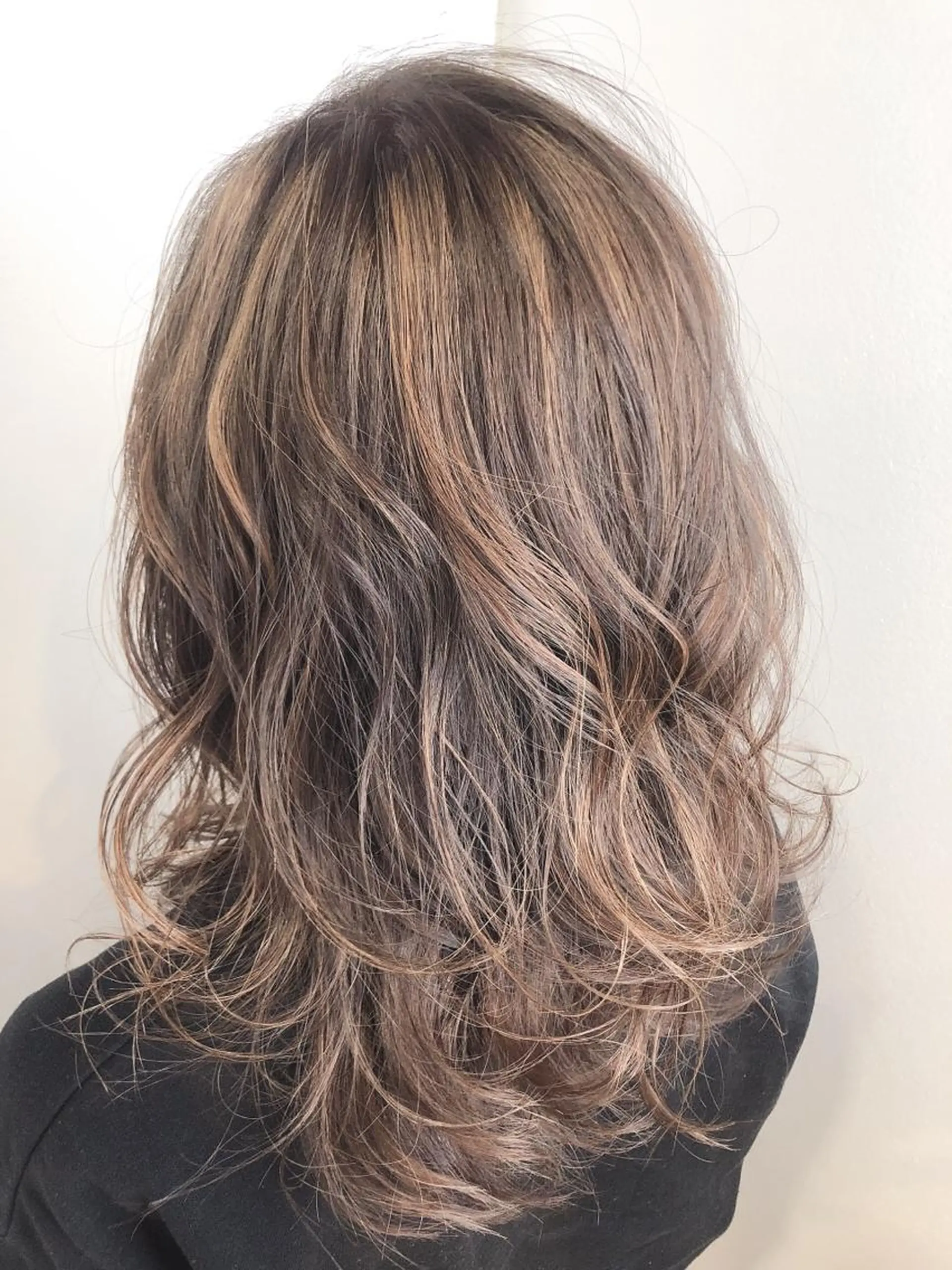 ミディアム カラー ベージュカラー ハイライトカラー ハイライト ヘアカラー トリートメント 田中 アキオのヘアスタイル