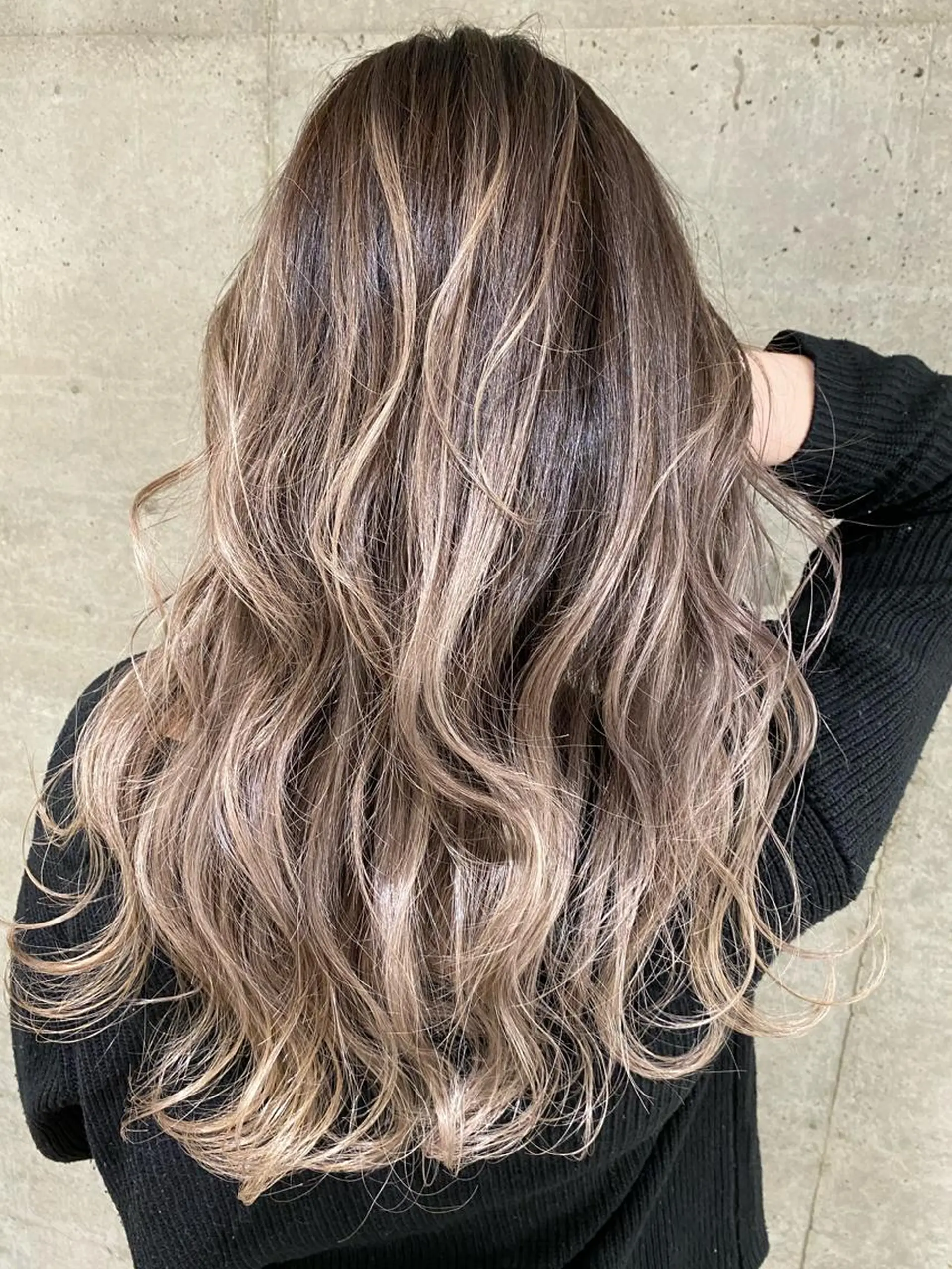 ロング カラー バレイヤージュ ベージュカラー ブリーチ ケアブリーチ グラデーションカラー ヘアカラー LA KING GINZA TOKYO所属・🧡ショートの達人 🧡SHOのヘアスタイル