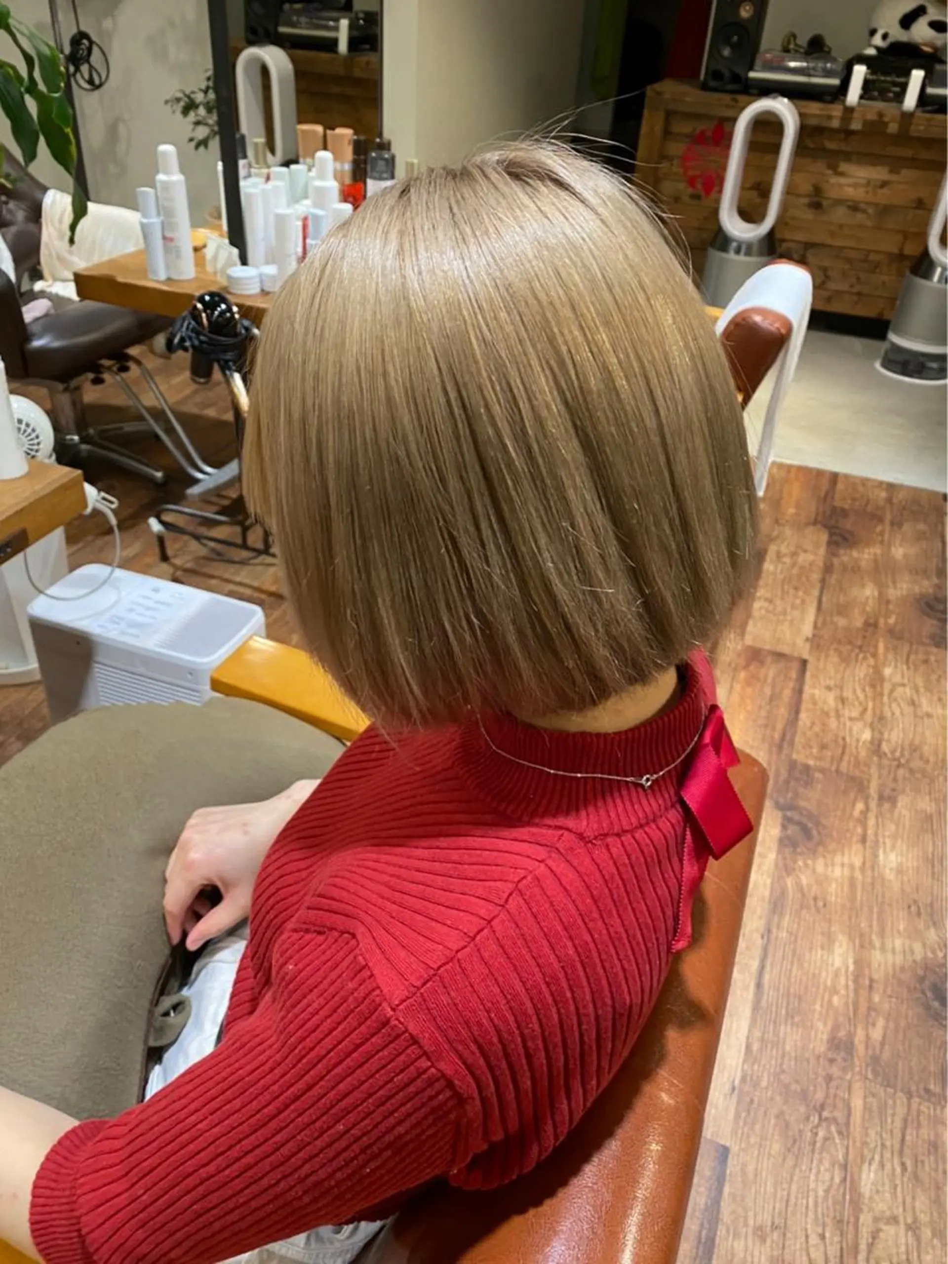 ショート カラー 切りっぱなしボブ ブリーチ ボブ カット SORA.桂川店所属・内野 友貴のヘアスタイル