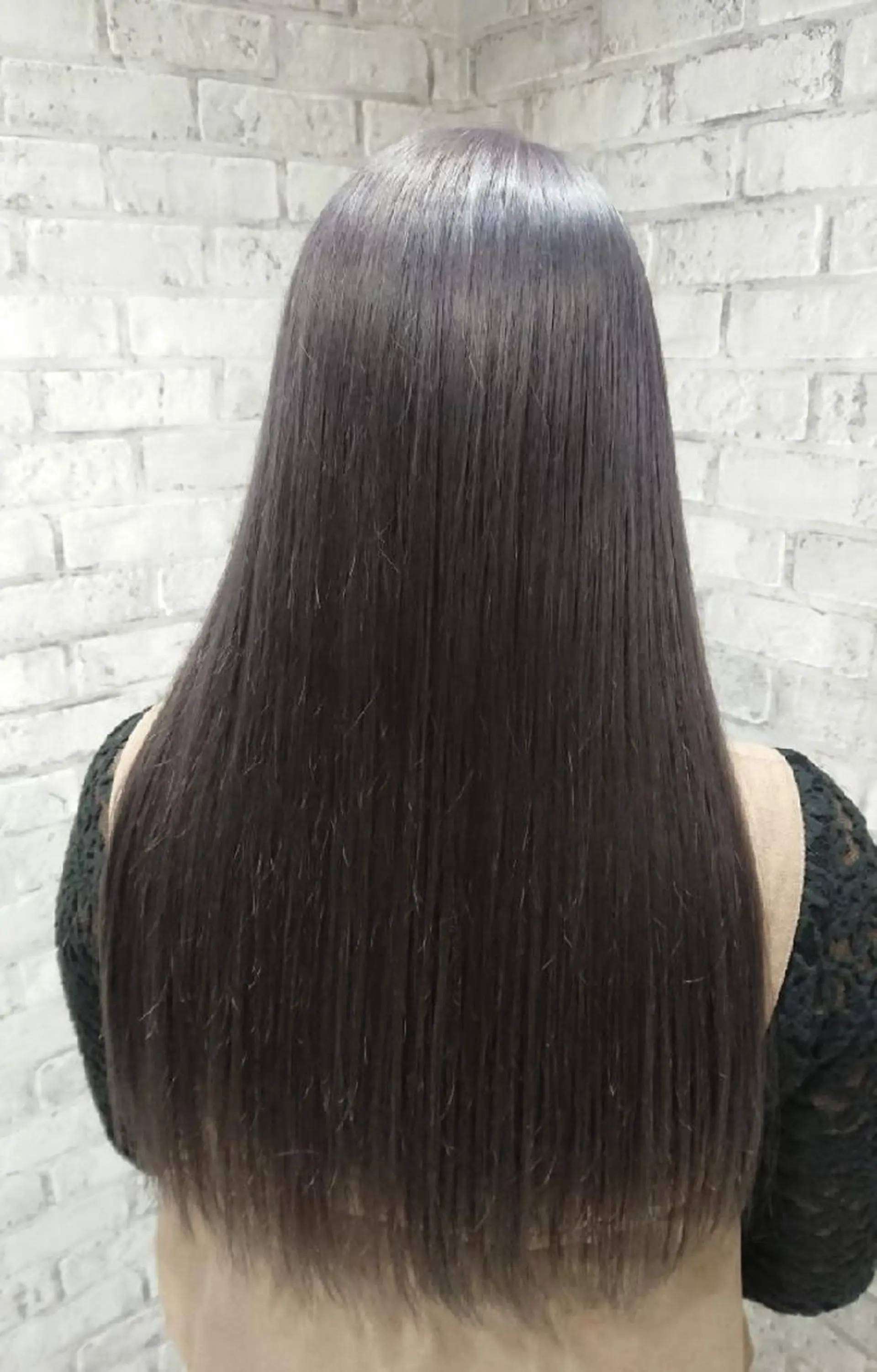 ロング カラー アッシュ アッシュグレー ブリーチ グラデーションカラー カット 縮毛矯正 トリートメント 秋山 幸太のヘアスタイル