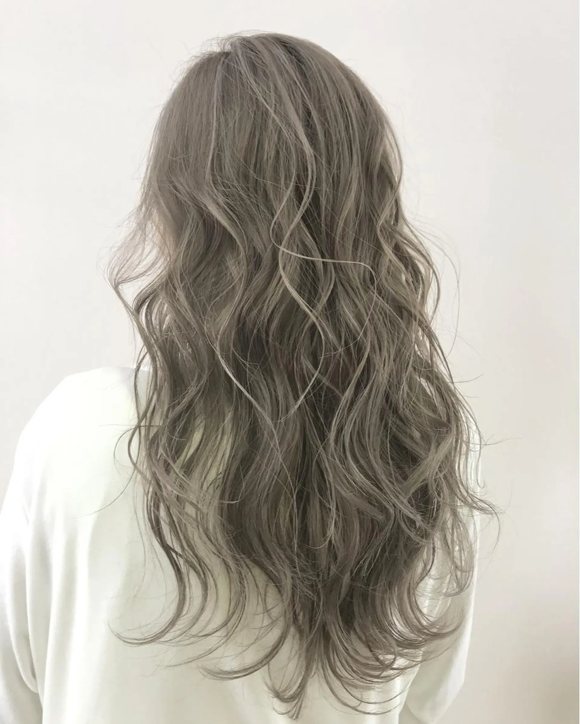 ロング カラー ヘアアレンジ ヘアカラー シアーベージュニスト 🥣大石亜里紗のヘアスタイル