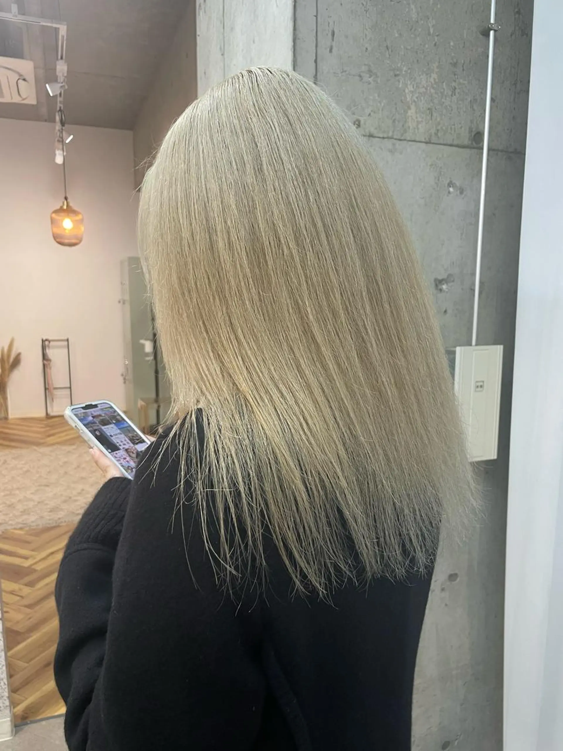 ロング カラー ベージュカラー ホワイトベージュ lani hair salon所属・SHOTO ハイトー ン/デザインカラーのヘアスタイル