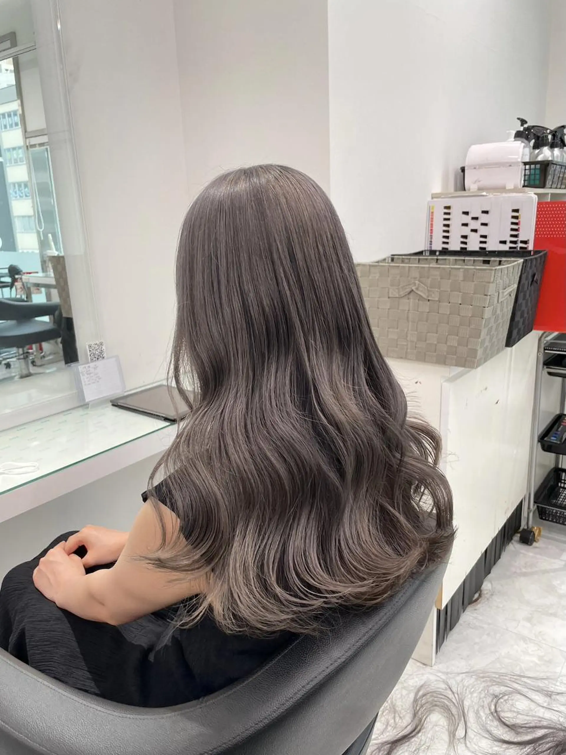 カラー セミロング 🍒透明感カラー🌨 🥕ハイトーンカラーのヘアスタイル