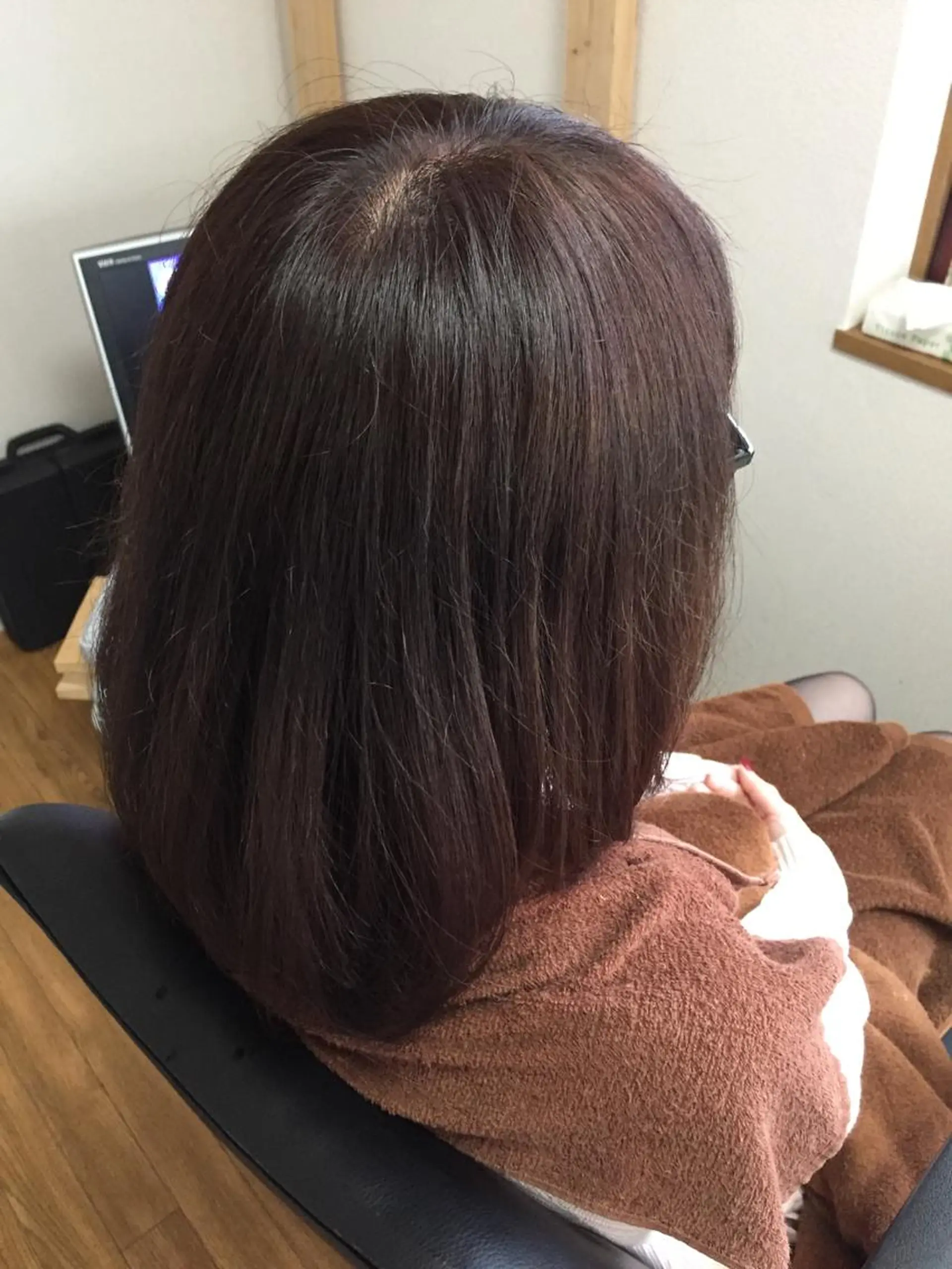 ミディアム カラー ブリーチ ブラウンカラー グラデーションカラー バイオレットカラー 顔周りカット じょん 。のヘアスタイル