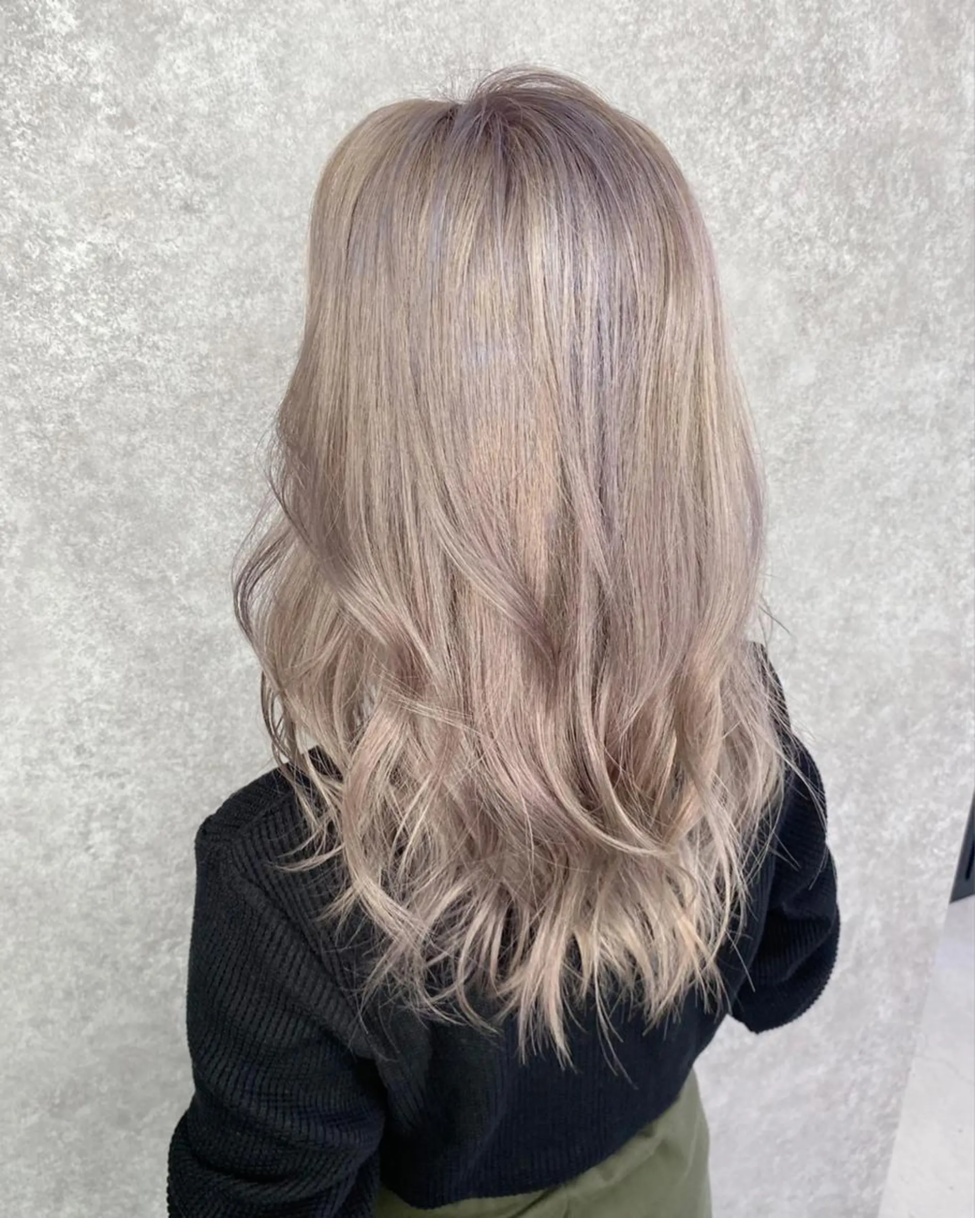 ロング カラー アッシュ ハイトーンカラー ラベンダーカラー ラベンダーアッシュ 髪質改善 UNDER vr 【アンダーバー】のヘアスタイル