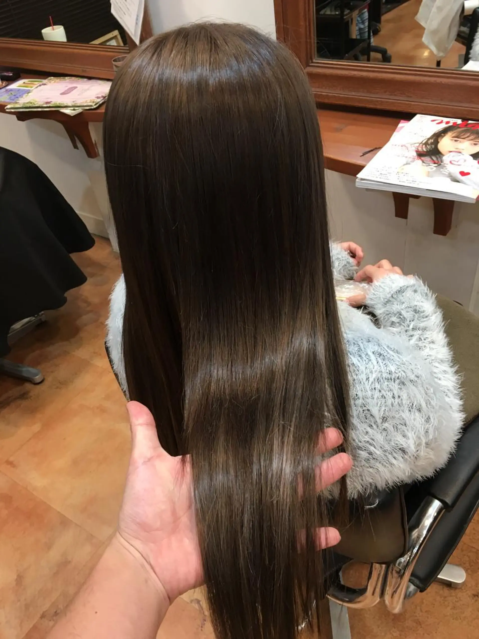 セミロング シールエクステ エクステ LOCO Ko-kiのヘアスタイル