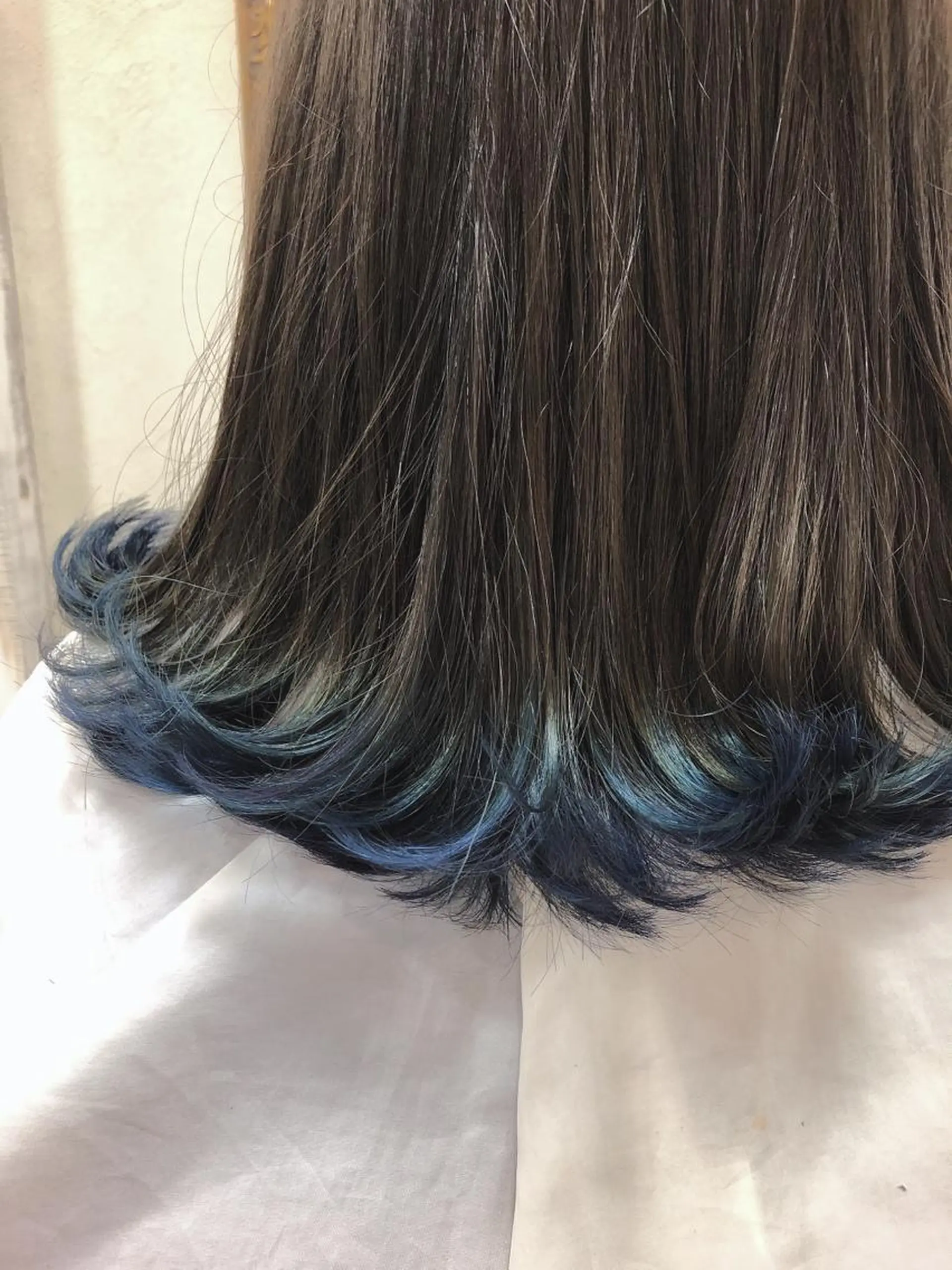 カラー ブルーカラー ▷SAN   KAKU所属・長岡 俊樹のヘアスタイル