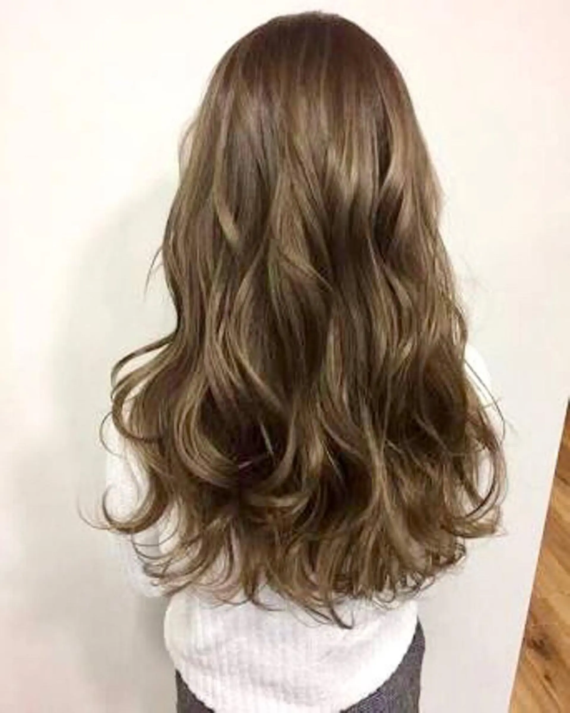 ロング カラー ベージュカラー ハイライトカラー ハイライト Remore所属・中塚 義人のヘアスタイル