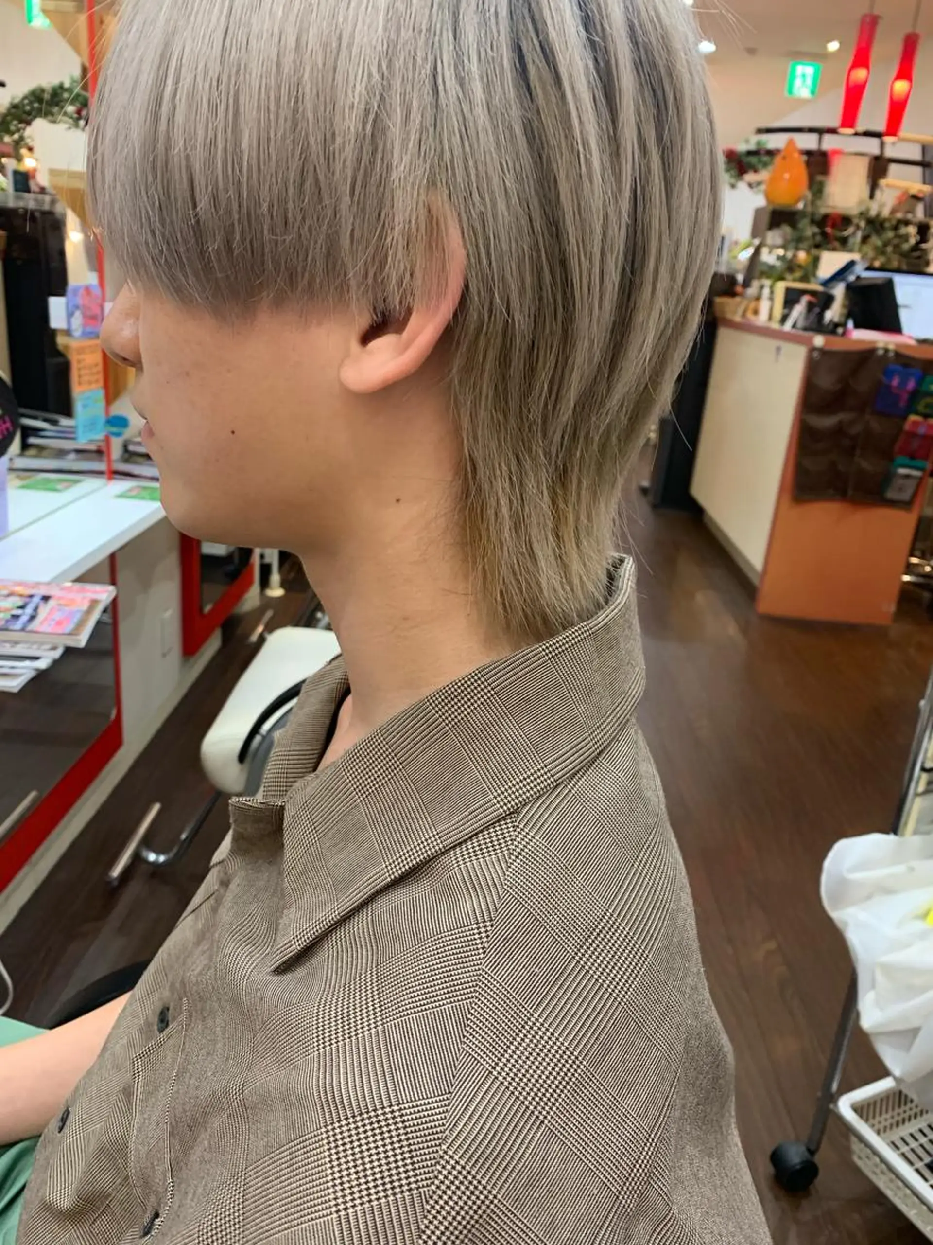 ショート カラー ヘアアレンジ メンズ メンズウルフカット ウルフカット 今村公介 ブリーチ特化、派手髪のヘアスタイル