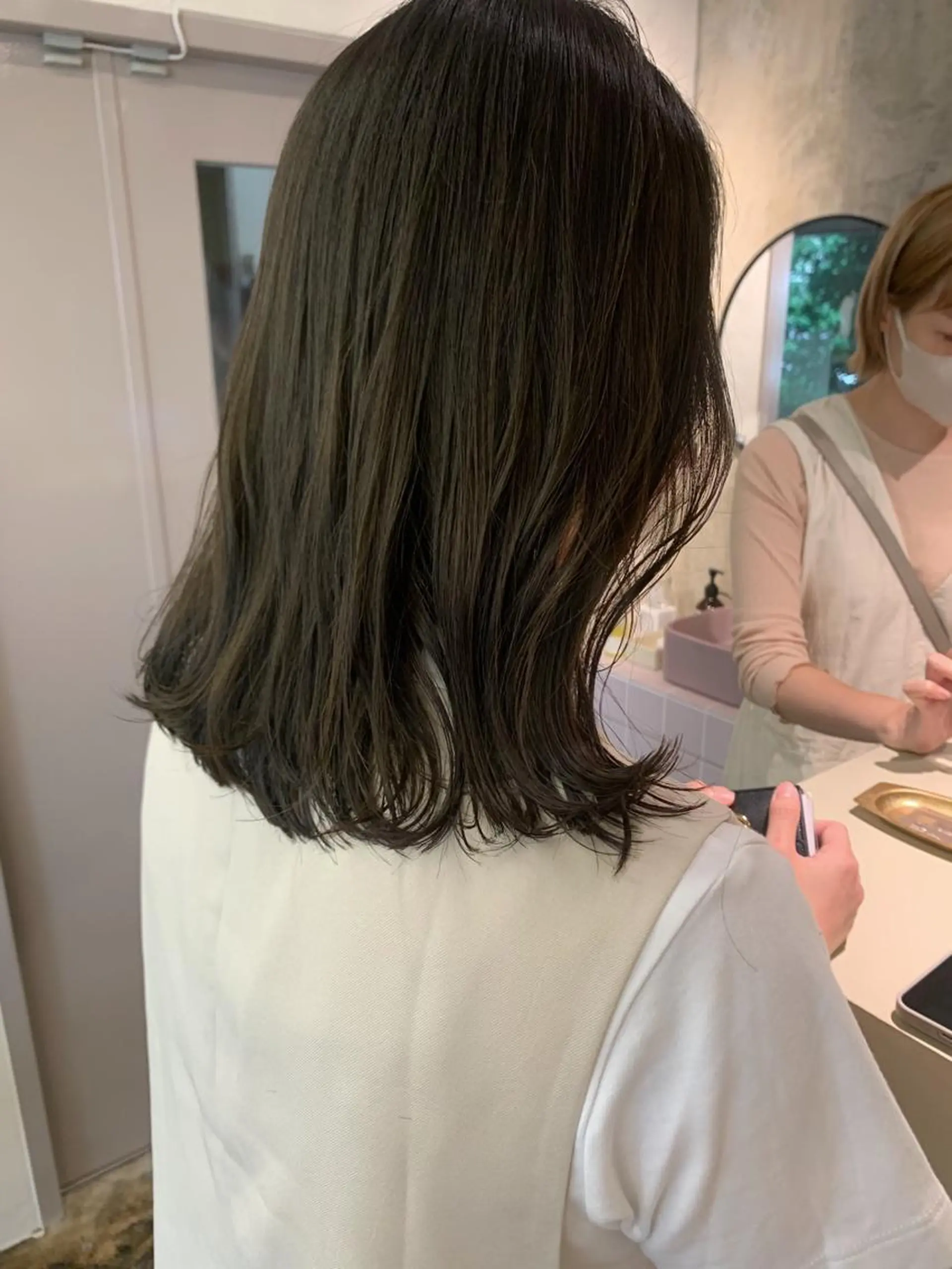 ミディアム カラー ベージュカラー オリーブベージュ カット ヘアカラー yupi🐈‍⬛ レイヤー/パーマのヘアスタイル