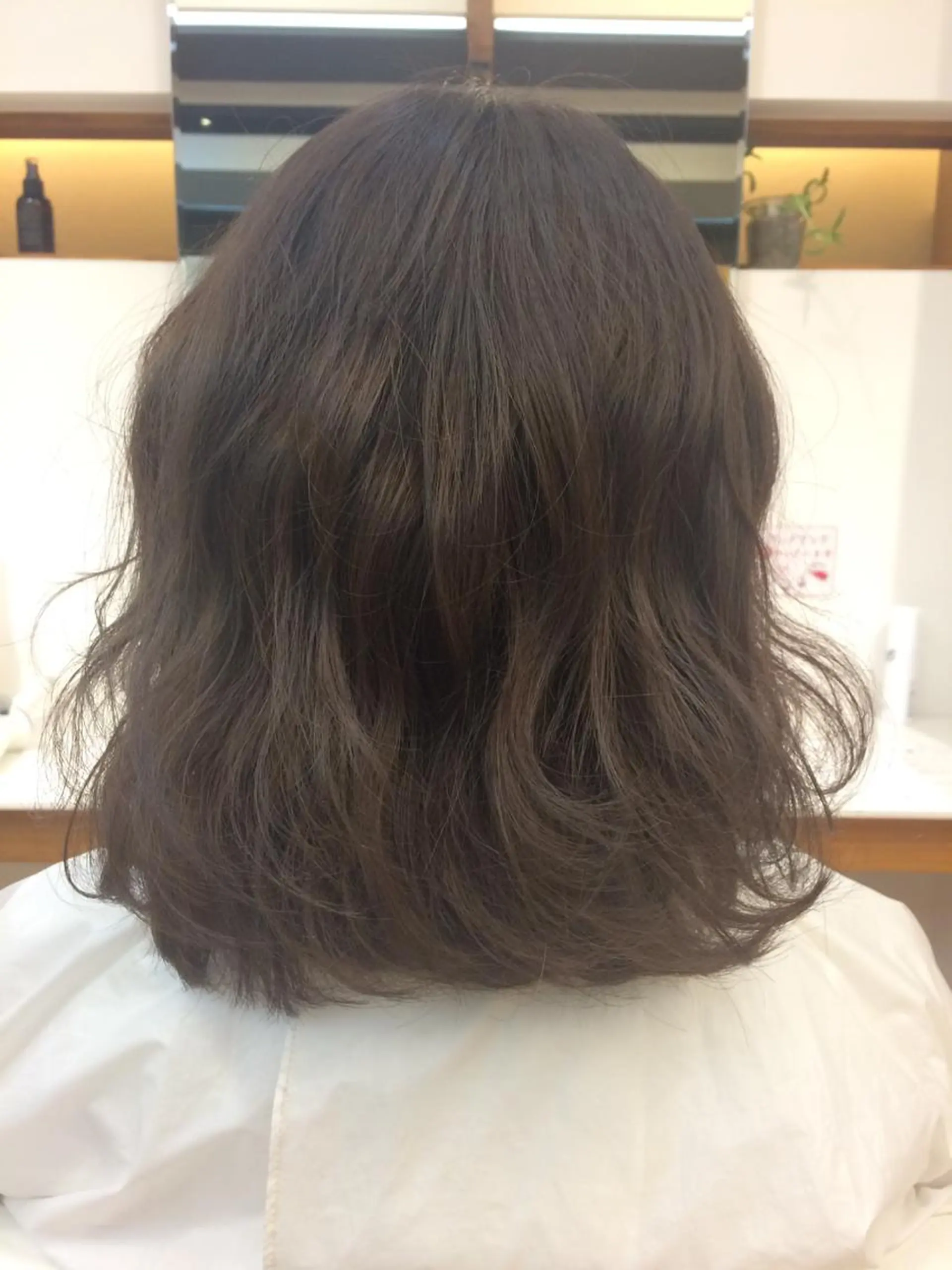 ミディアム カラー グレージュ DEEokazaki kobayashiのヘアスタイル