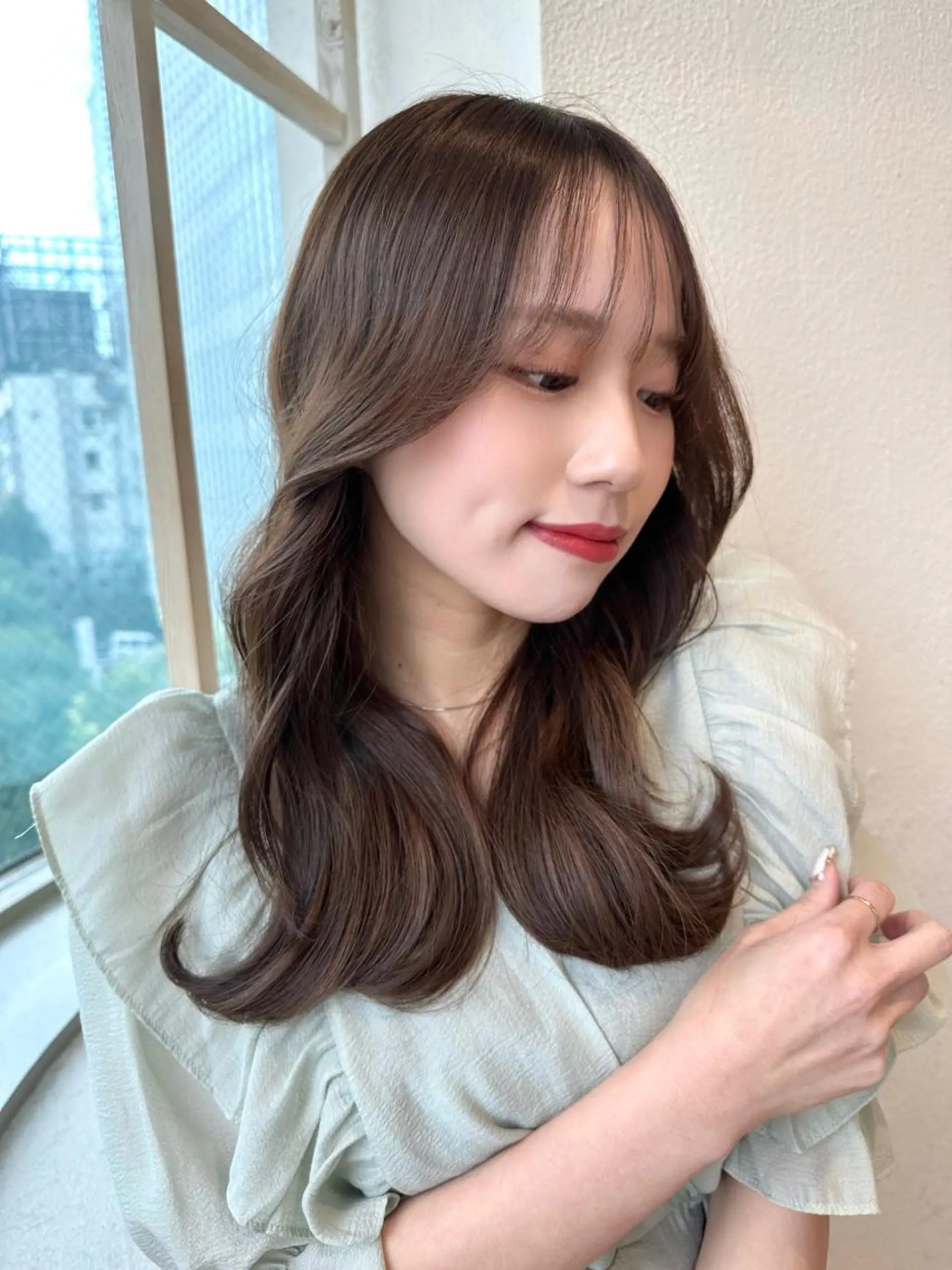 セミロング くびれヘア 顔まわりレイヤー 韓国風ヘア レイヤーカット おくれ毛 市原 大翼のヘアスタイル