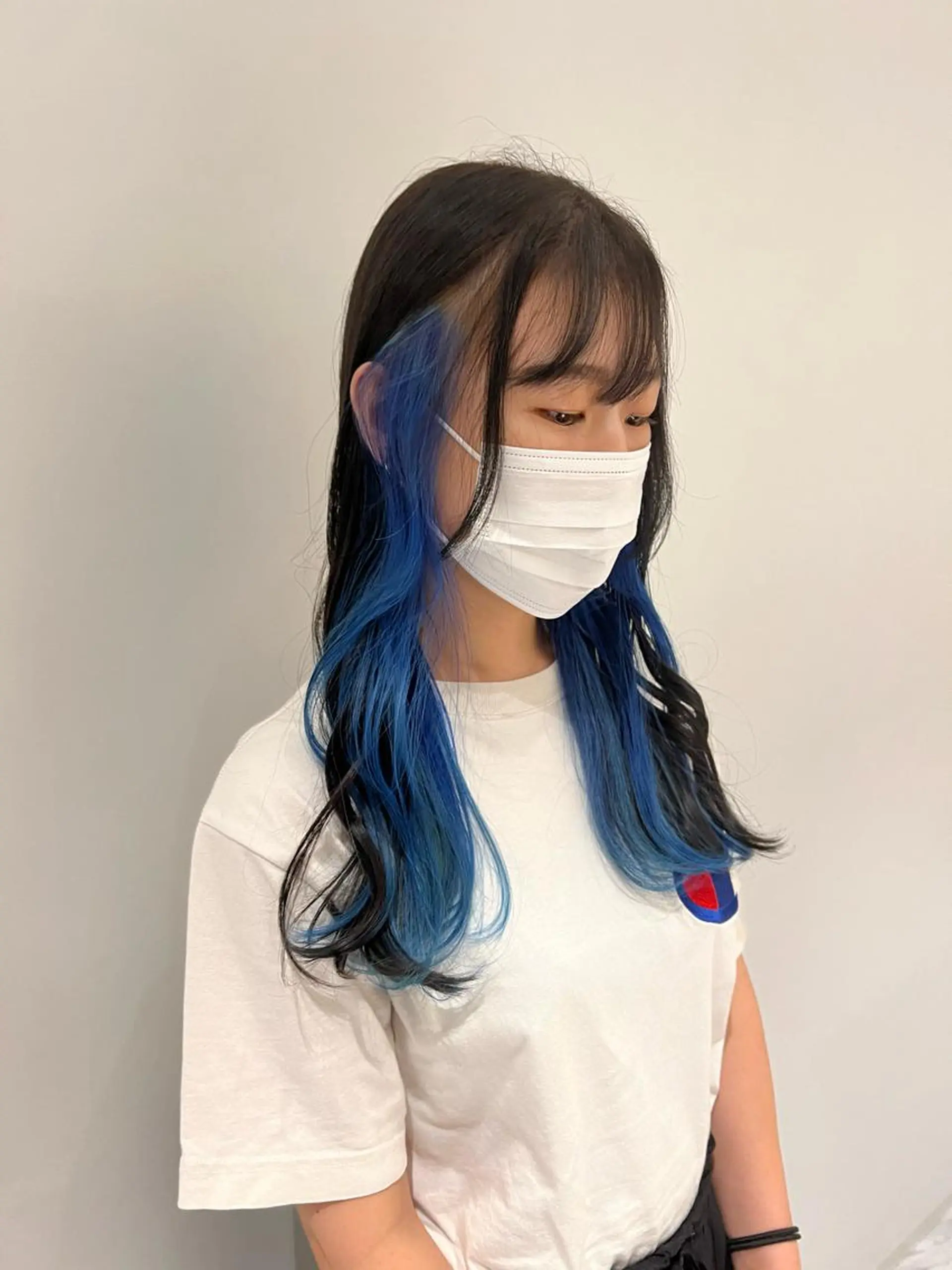 ロング カラー ブルーカラー イヤリングカラー 浦﨑 笑美里のヘアスタイル
