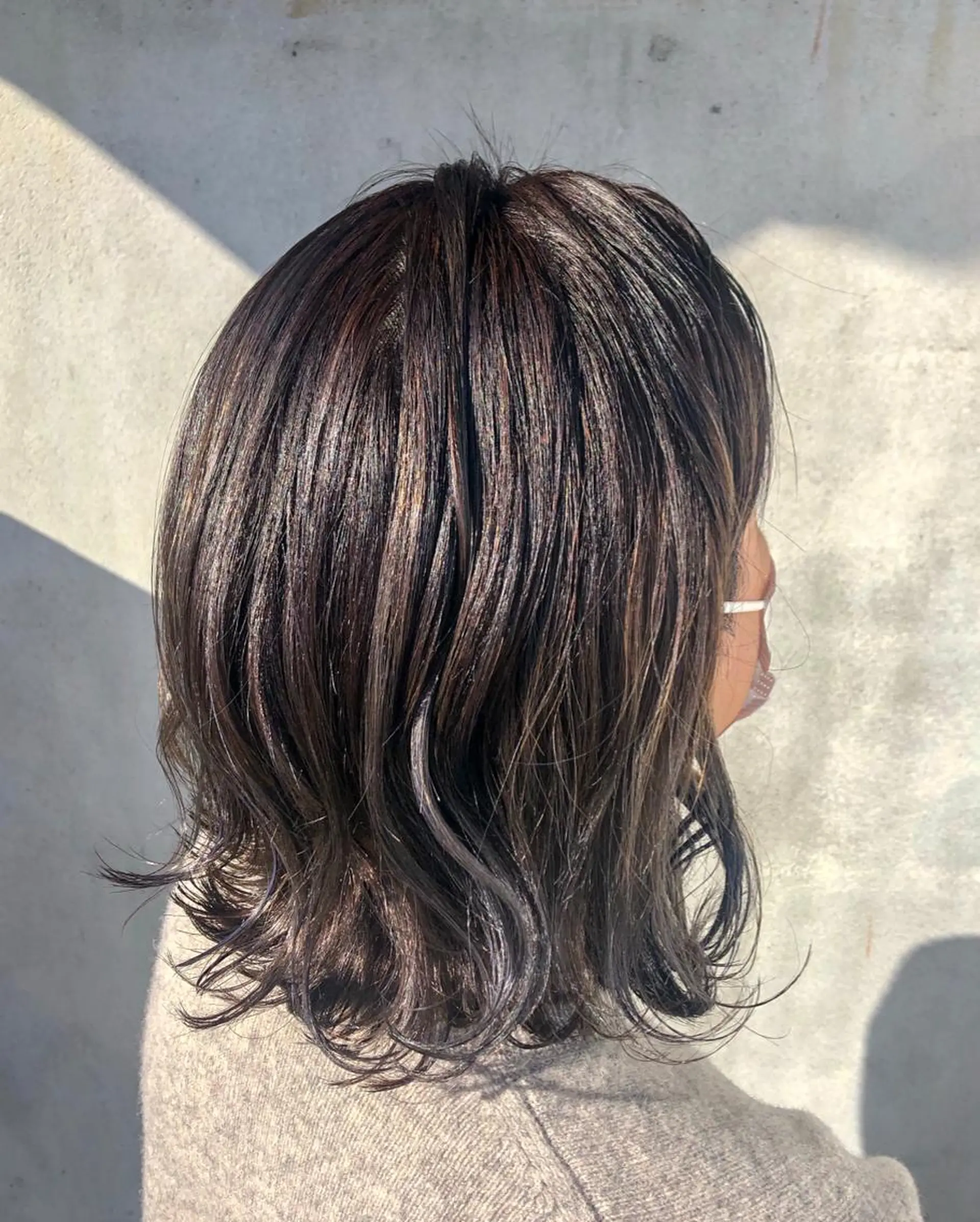 ミディアム カラー バレイヤージュ 透明感カラー グレージュ パープルカラー パープルグレージュ NAGON STYLE  MICI所属・佐藤 美聡のヘアスタイル