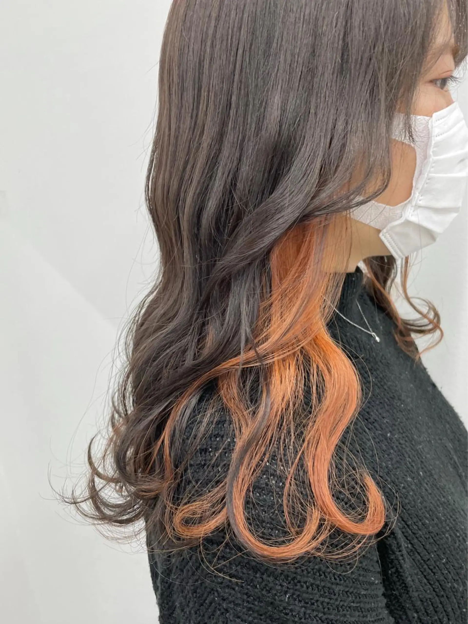 ミディアム カラー ヘアアレンジ ブリーチ イヤリングカラー オレンジ ヘアカラー トリートメント 🦄インナーカラー 🦄貫井彩花のヘアスタイル