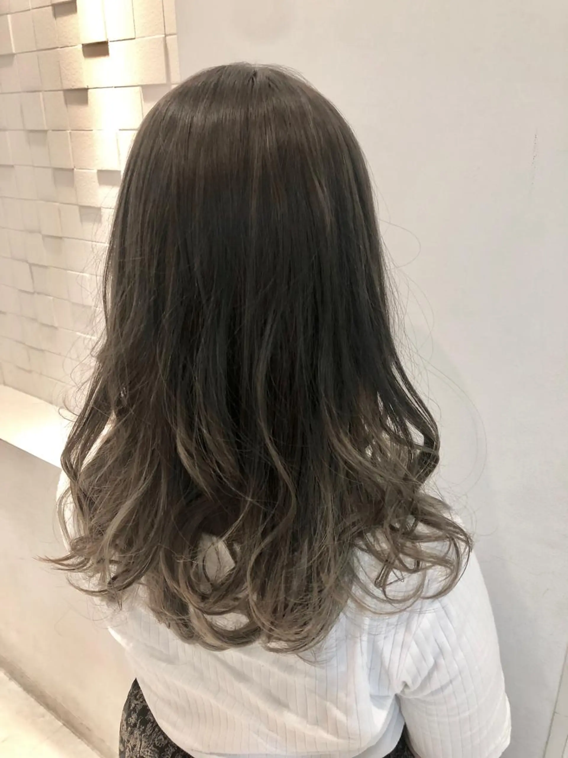 セミロング 田村拓巳 韓国風、髪質改善のヘアスタイル