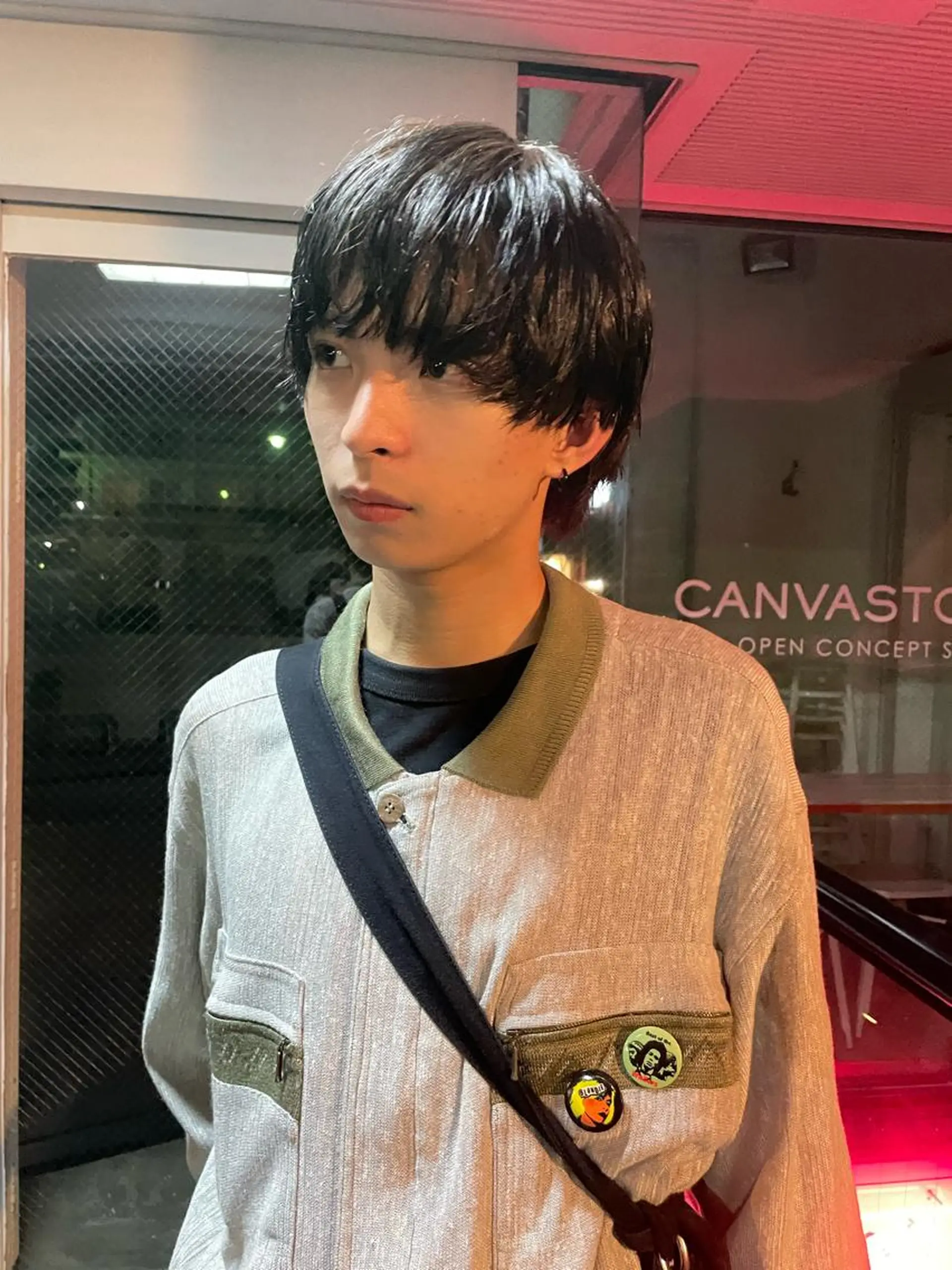 ショート カラー メンズ メンズバレイヤージュ メンズブリーチ センターパート フェードカット メンズハイライト スパイラルパーマ 🌐hina⭐️のヘアスタイル