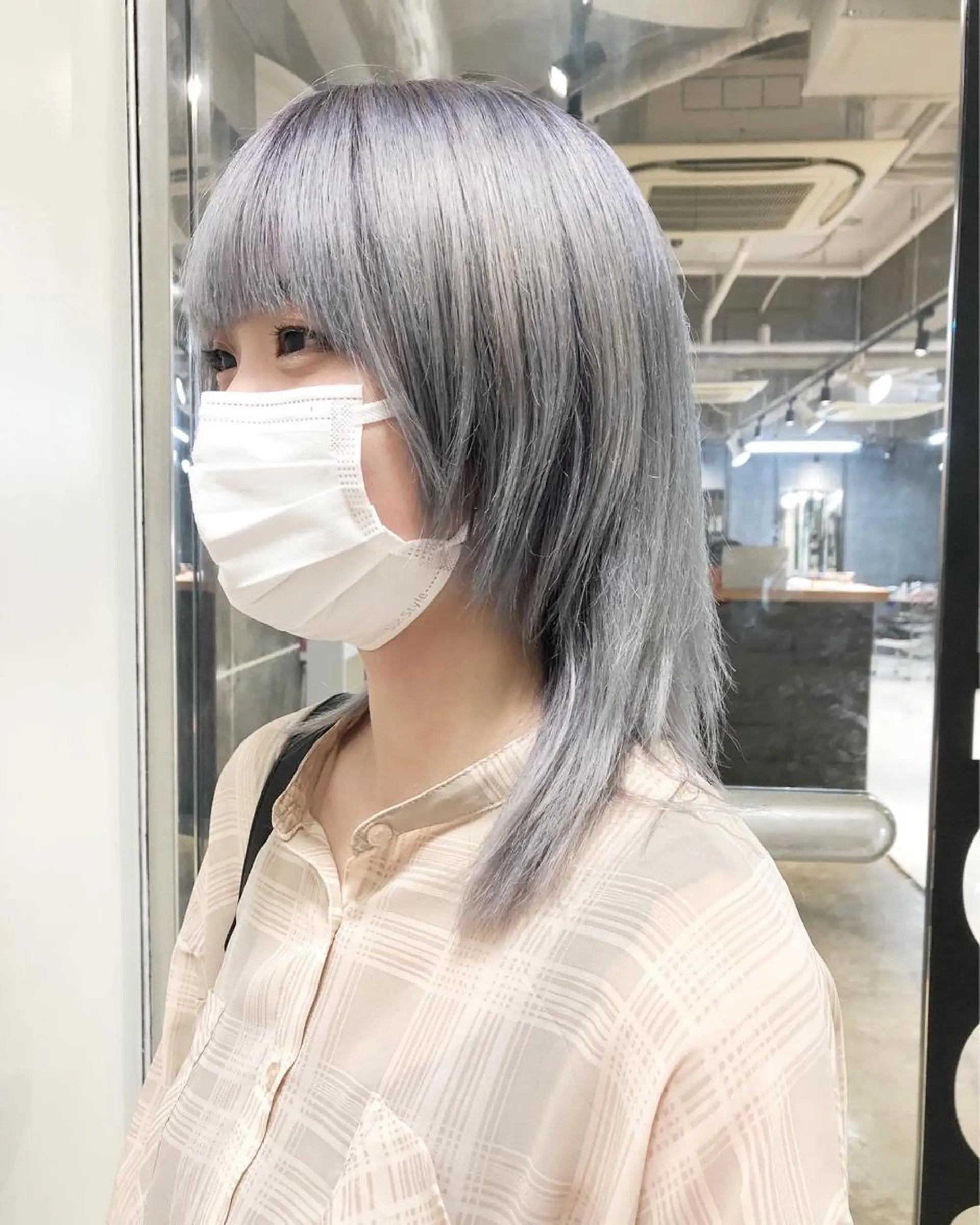 ミディアム カラー ヘアアレンジ ブリーチ シルバー 伸ばしかけ ウルフカット ヘアカラー ainico+所属・メンズ特化✂️栗原 侑也のヘアスタイル