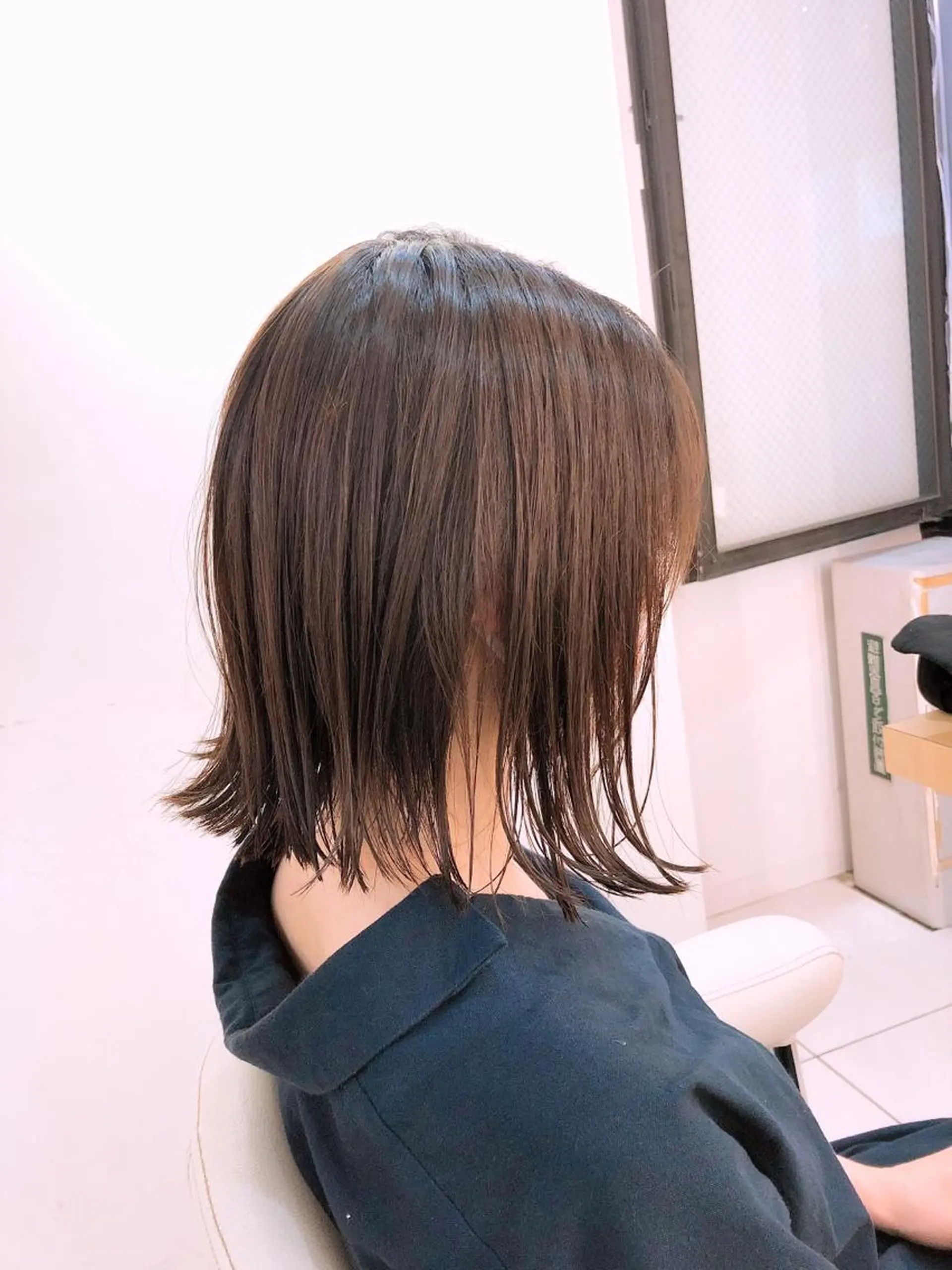 ショート カラー ボブ 外ハネヘア カット 小田 亮のヘアスタイル