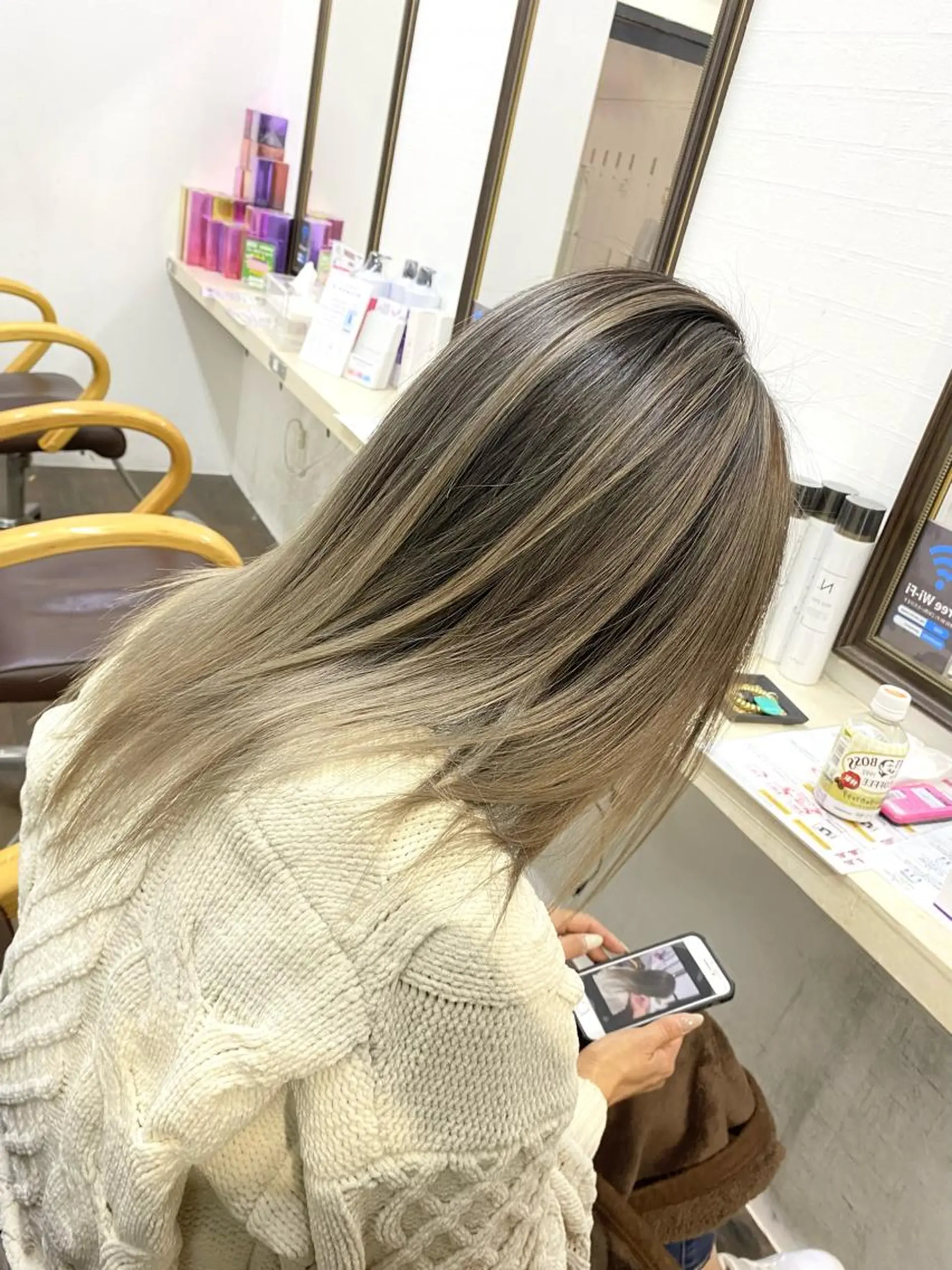 ロング カラー バレイヤージュ ブリーチ 透明感カラー ハイトーンカラー レイヤーカット XELVE所属・髪質改善♠️ KENTAROのヘアスタイル