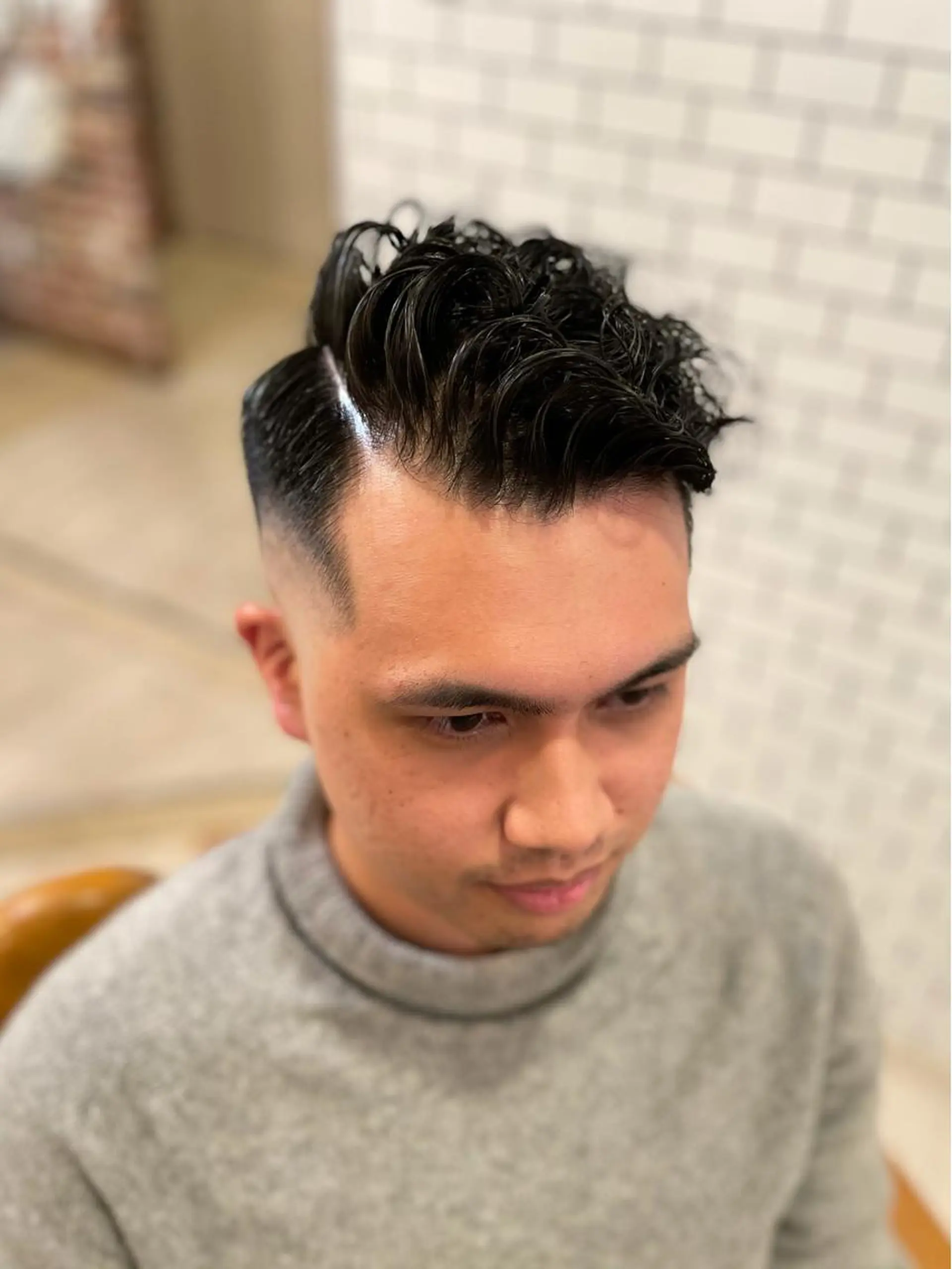ショート パーマ メンズ フェードカット 濡れパン スキンフェード 石鳶 勝のヘアスタイル