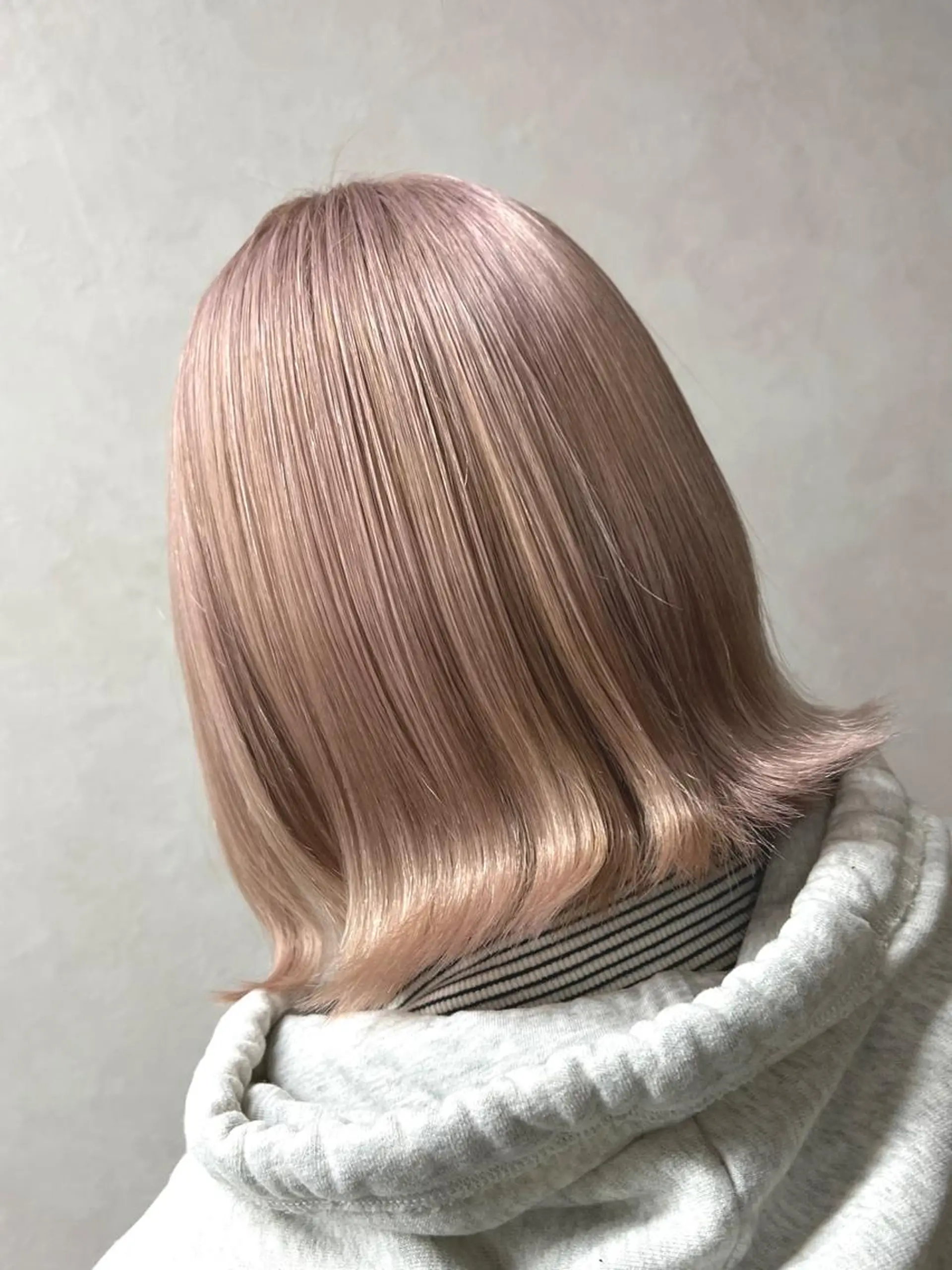 ショート カラー バレイヤージュ ブリーチ ケアブリーチ ダブルカラー イヤリングカラー カット ヘアカラー 🌷かわばた めい🌷のヘアスタイル