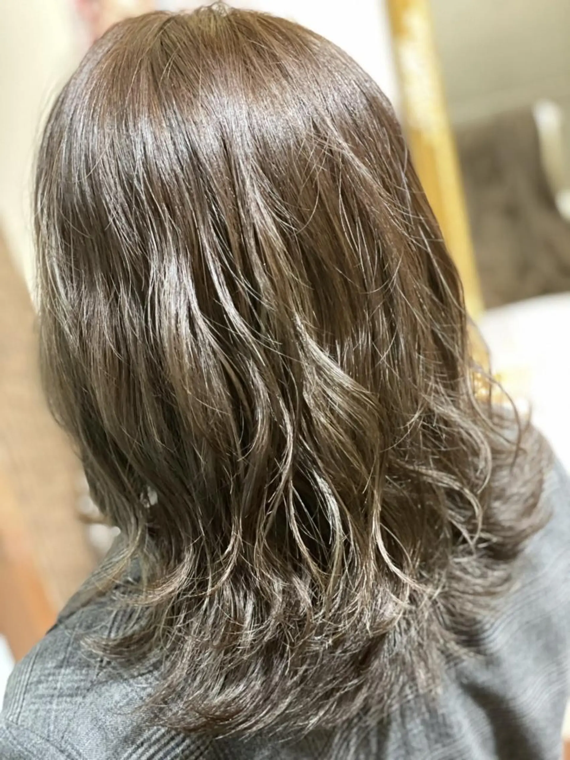 セミロング カラー ブリーチ グレージュ ミルクティーグレージュ ヘアカラー トリートメント ハイトーン得意😍 FORのヘアスタイル