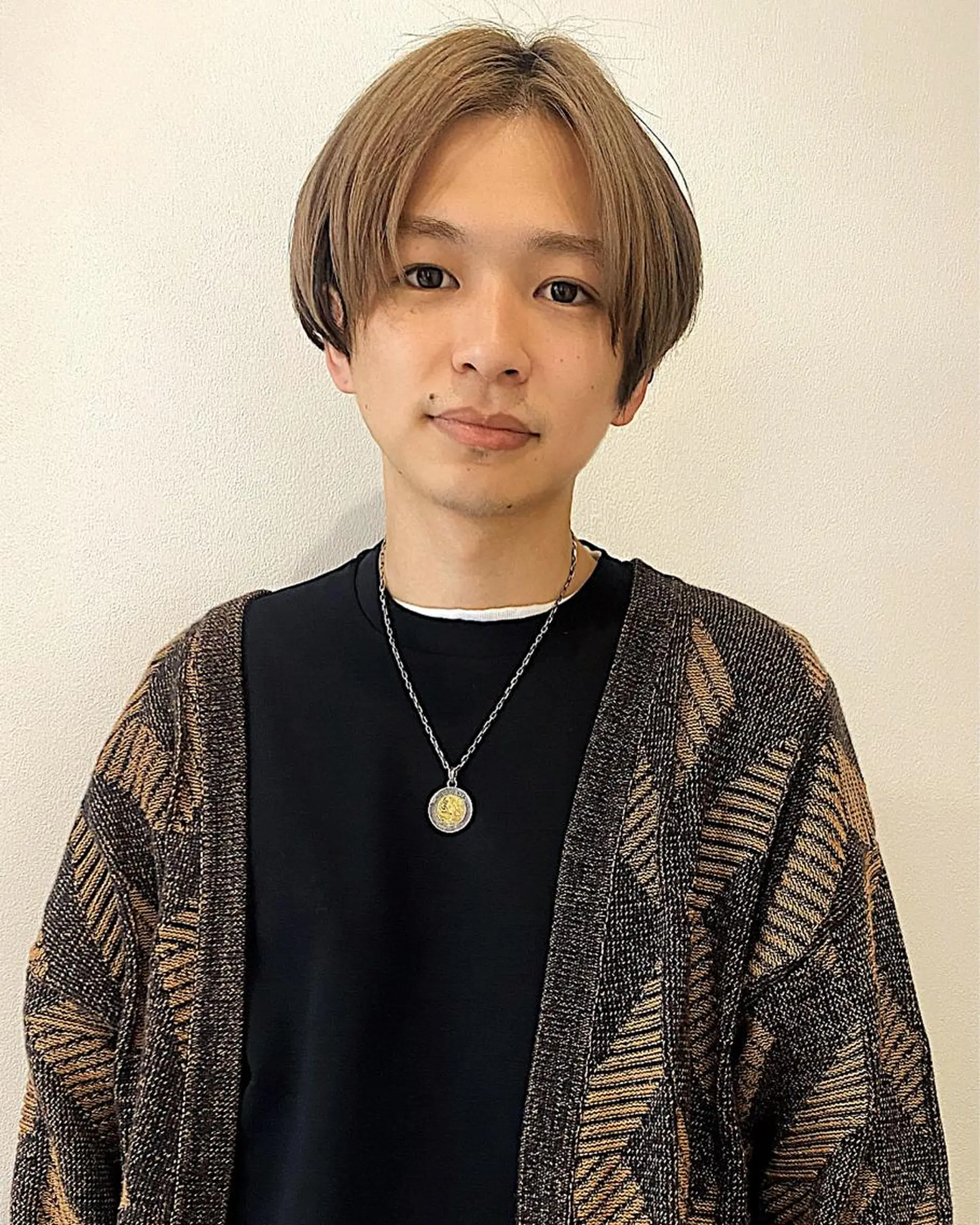 メンズ センターパート カット トリートメント RAIMA ハイトーン/ベージュのヘアスタイル