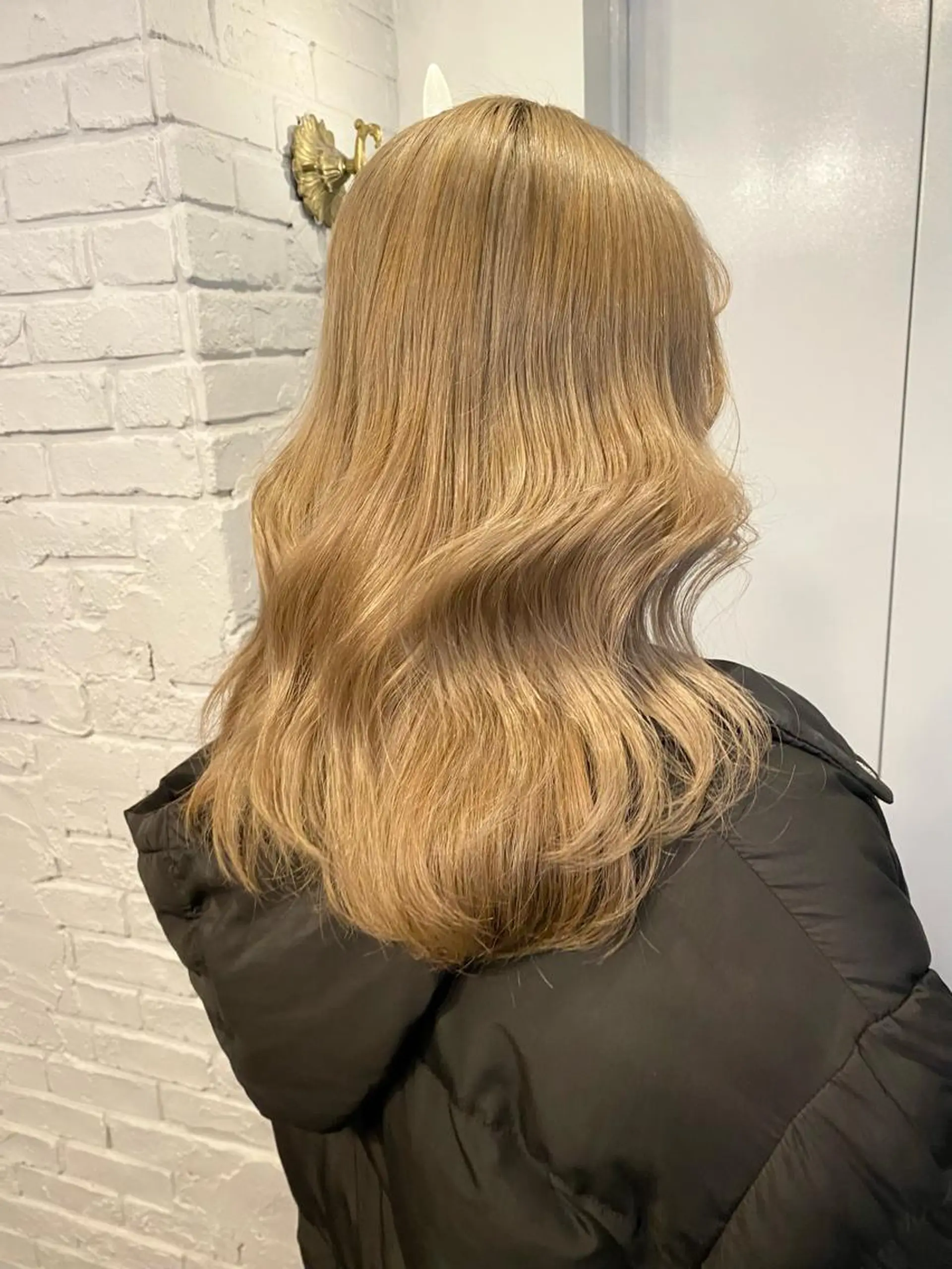 セミロング カラー ヘアアレンジ ベージュカラー デザインカラー ダブルカラー インナーカラー ミルクティーベージュ カット ヘアカラー トリートメント 韓国ヘア×髪質 改善🇰🇷シオリのヘアスタイル