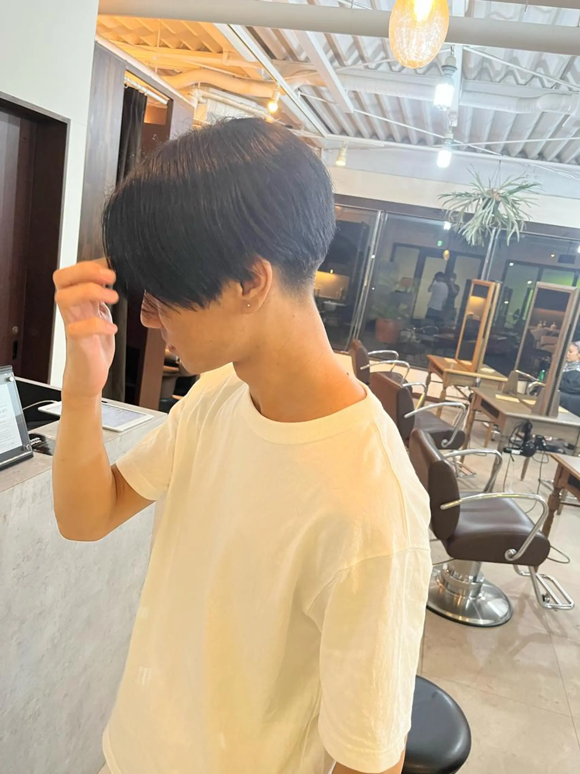 メンズ センターパート メンズ就活ヘア 刈り上げ カット 西村 歩真のヘアスタイル