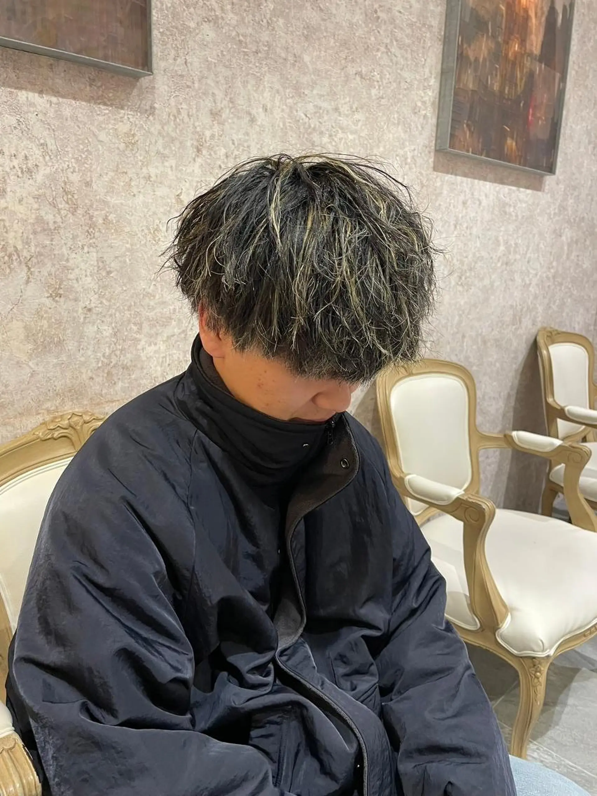 パーマ メンズ ミディアム ミディアムパーマ メンズパーマ ツイストスパイラルパーマ スパイラルパーマ earth 小林亮介 ブリーチ/ハイトーンのヘアスタイル