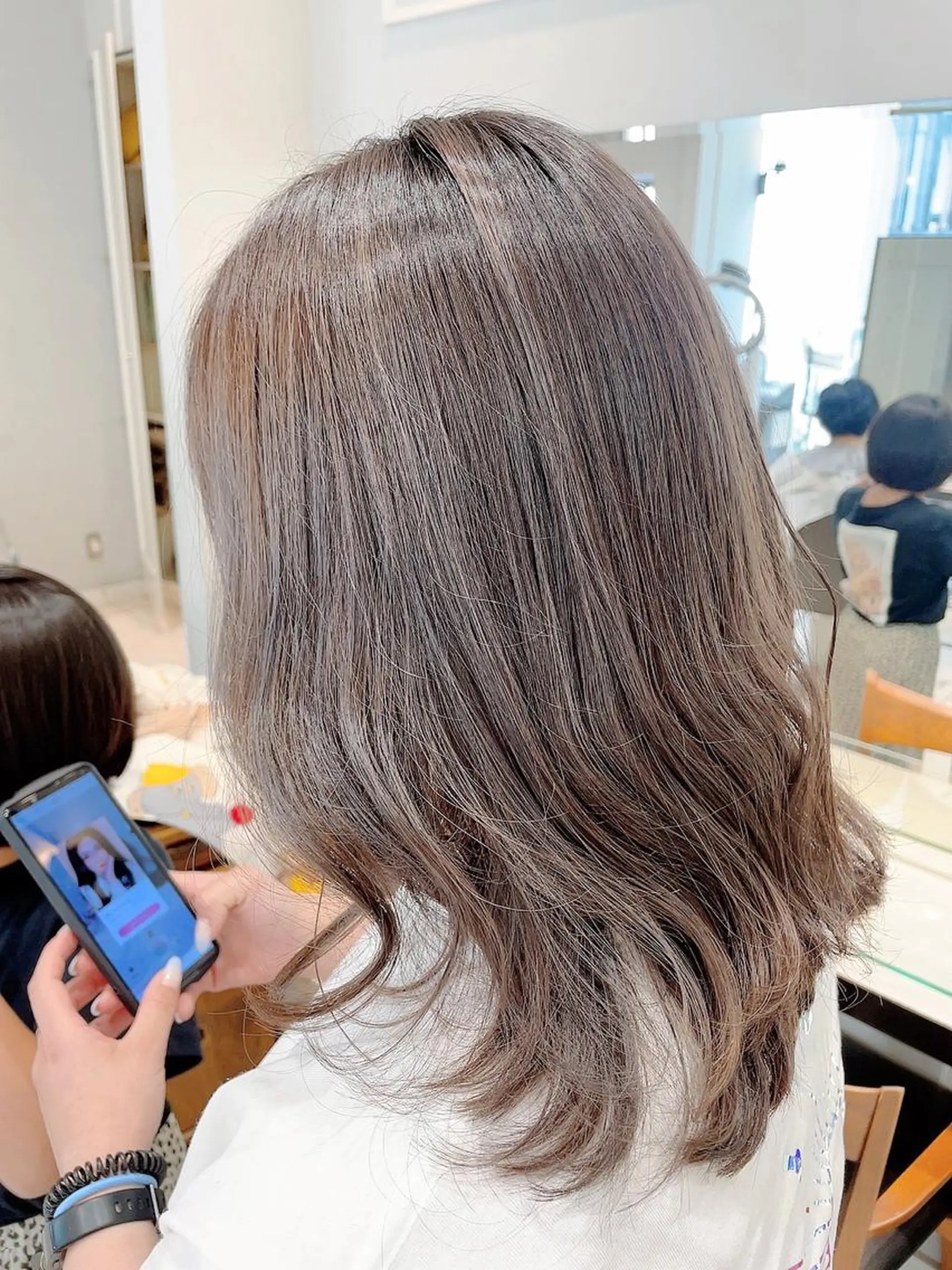 ミディアム カラー グレージュ ハイライトカラー ハイライト カット ヘアカラー トリートメント 🦖鶴岡香純🦖 産休中のヘアスタイル