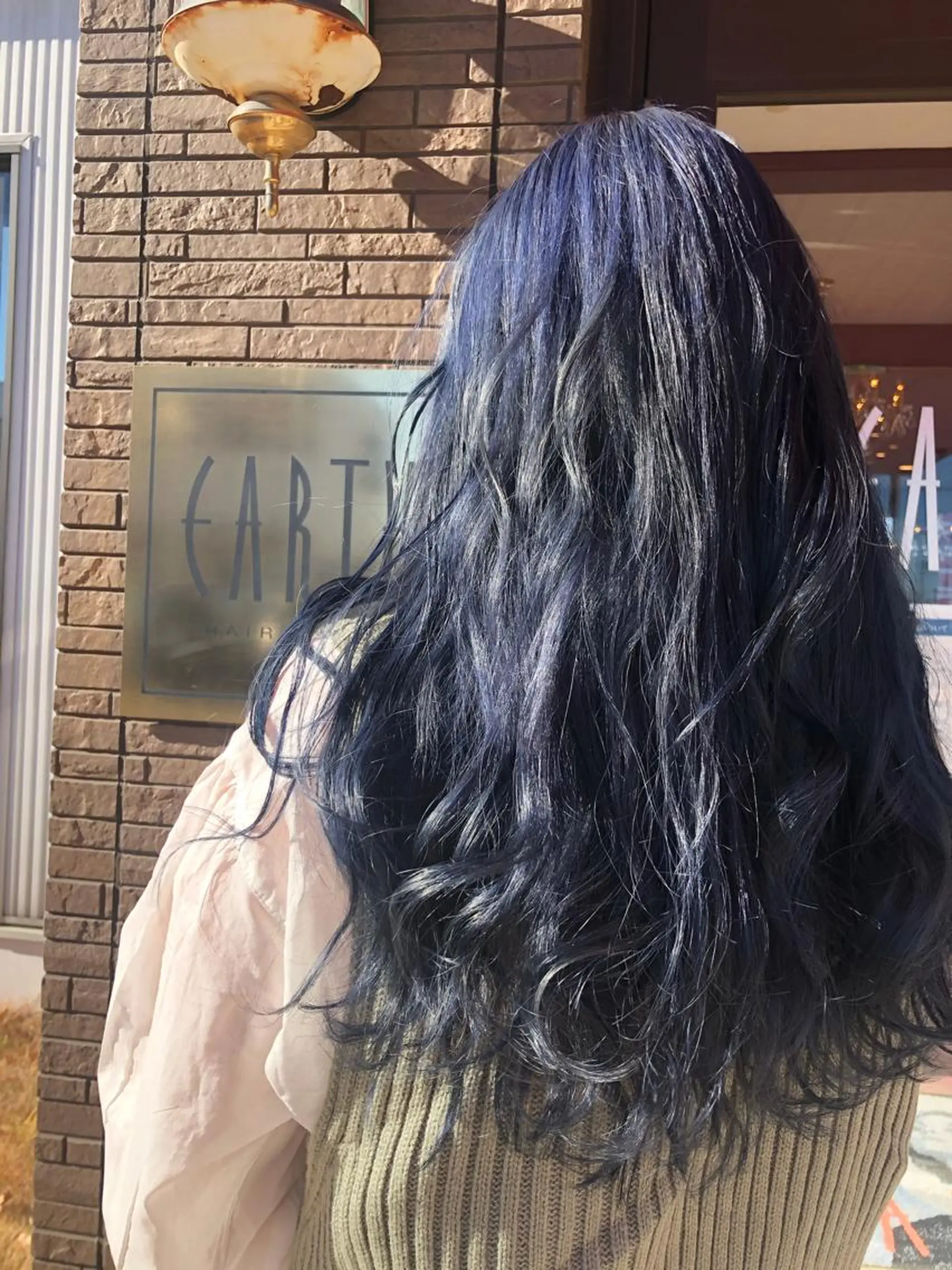 ロング カラー ブリーチ ブルーカラー イルミナカラー 石坂 瀬音のヘアスタイル