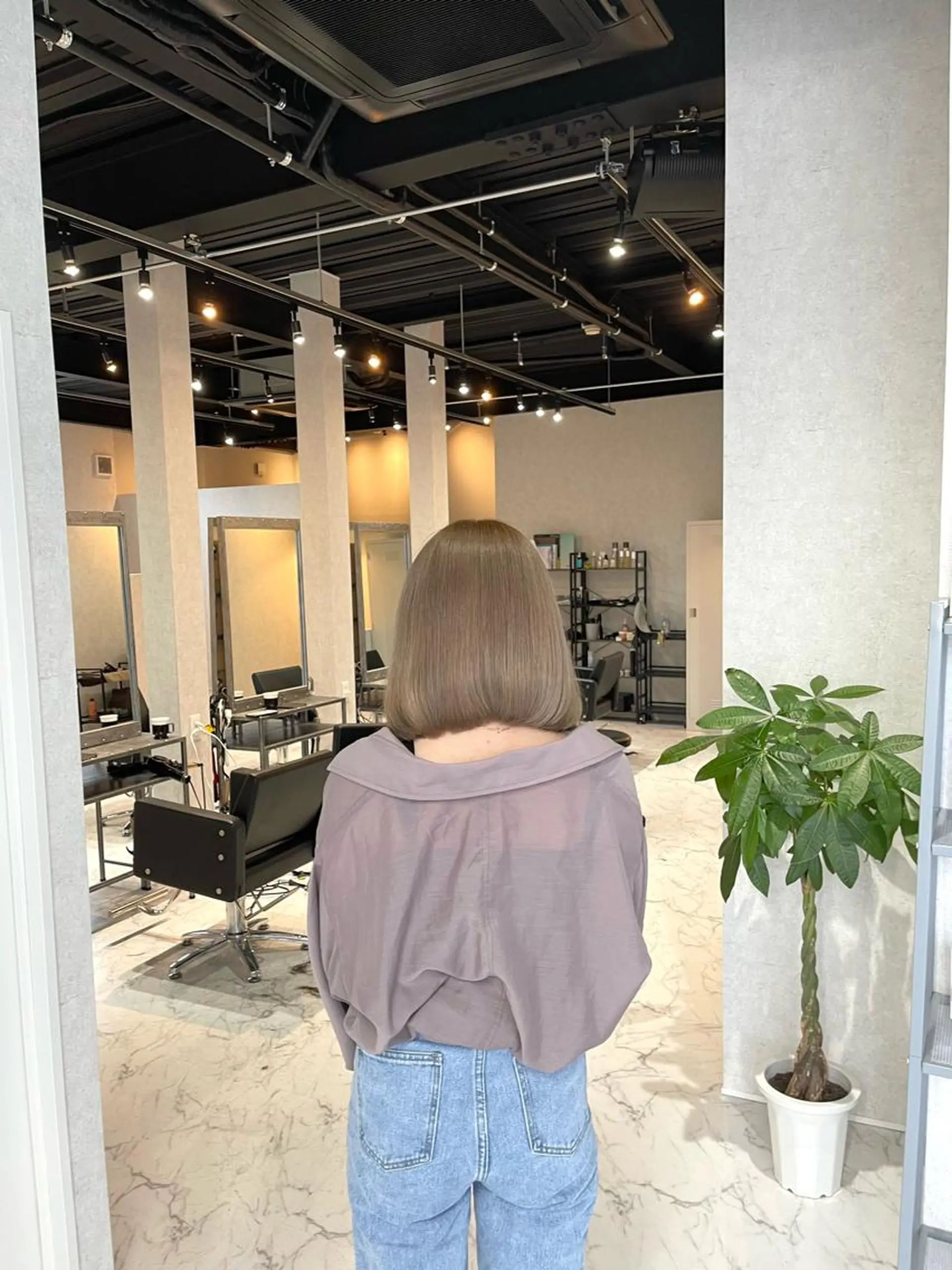 ミディアム カラー ヘアアレンジ バレイヤージュ デザインカラー ハイライトカラー 外国人風カラー ハイライト カット ヘアカラー トリートメント アンドウ ユウ/ レイヤーカット/韓国のヘアスタイル