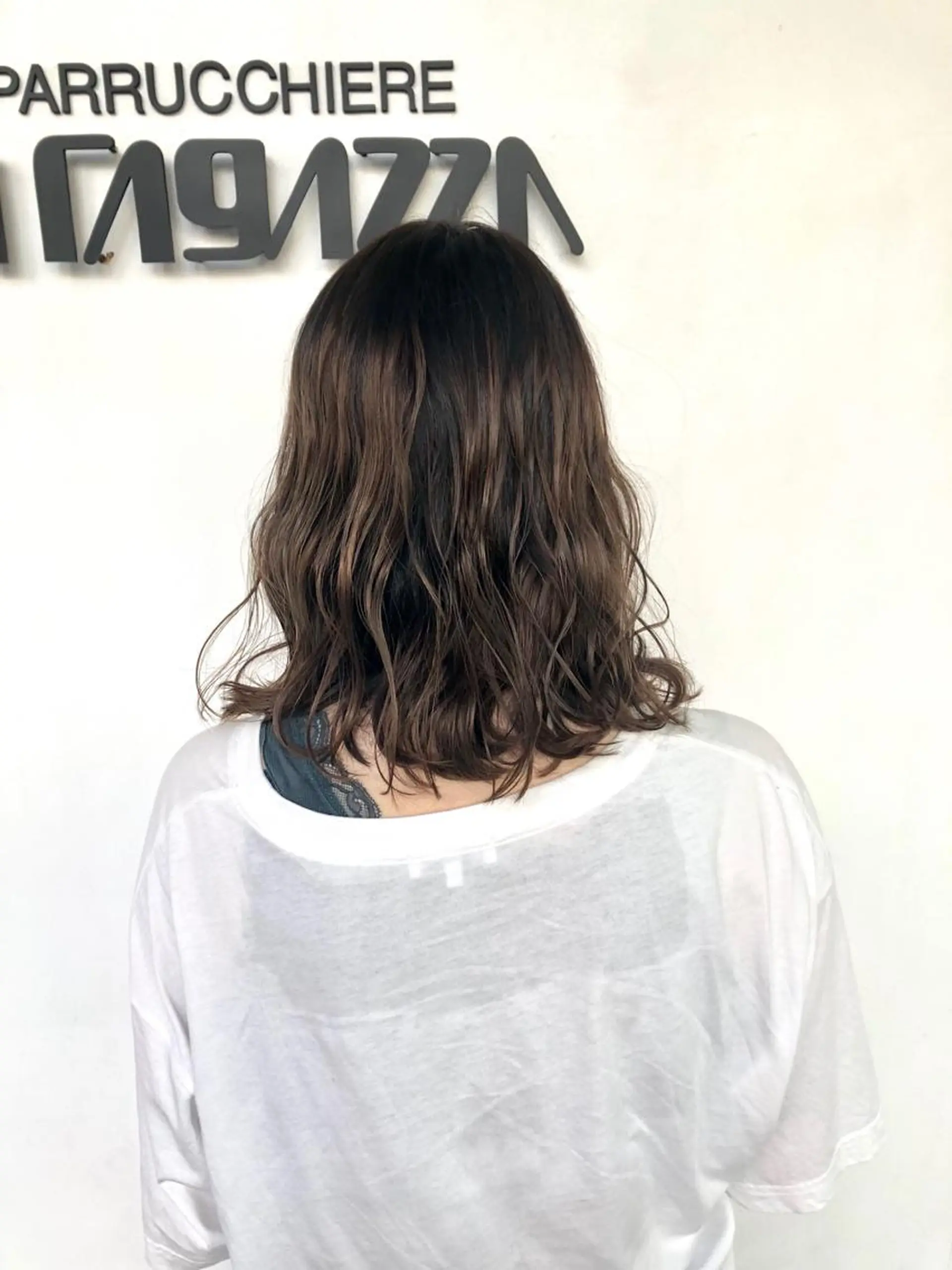 ミディアム カラー バレイヤージュ グレージュ レイヤーカット シェアサロン　シエナ所属・東條 克義のヘアスタイル