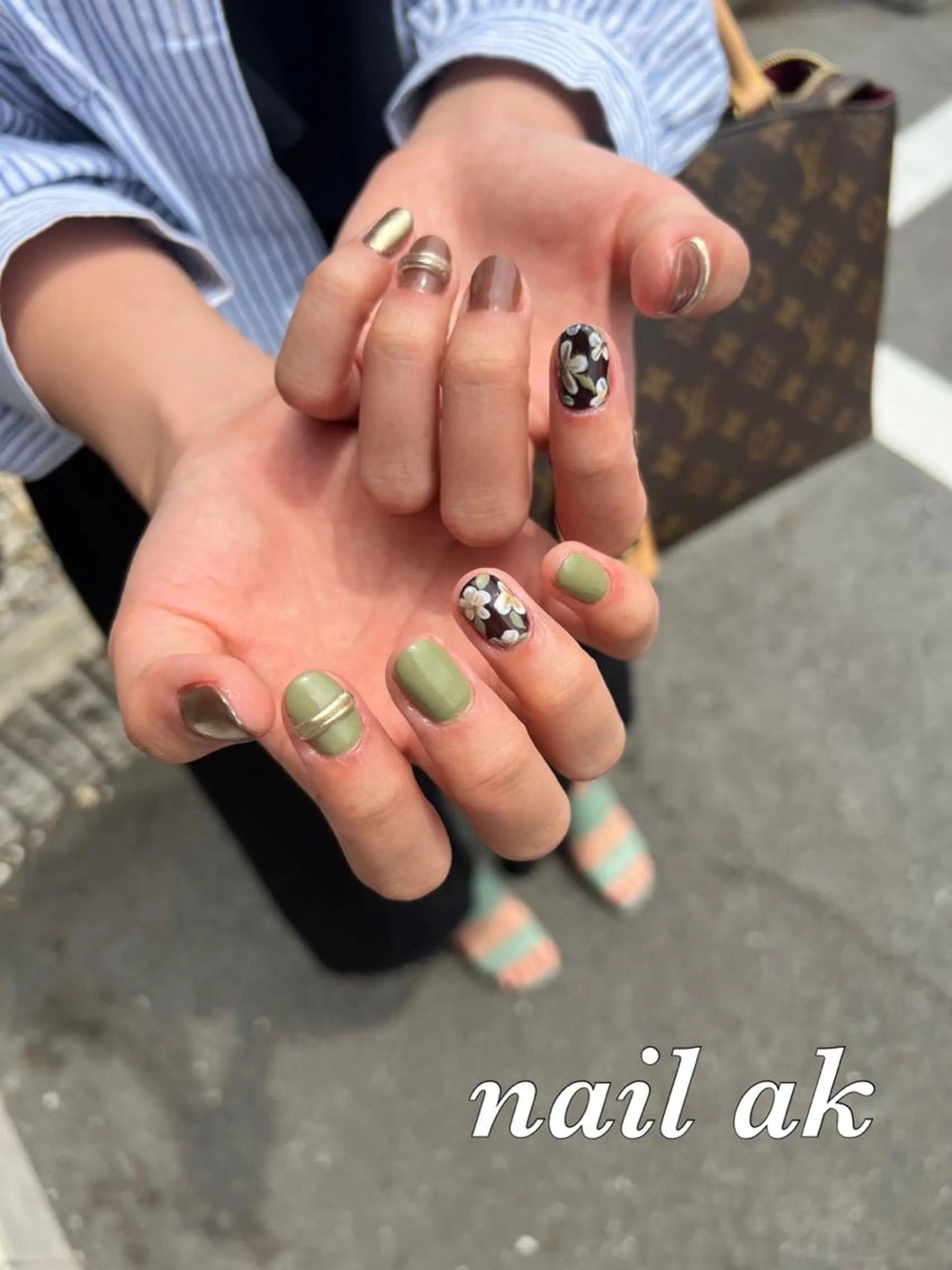 ネイル ブラウン グリーン ak nail .のネイルデザイン