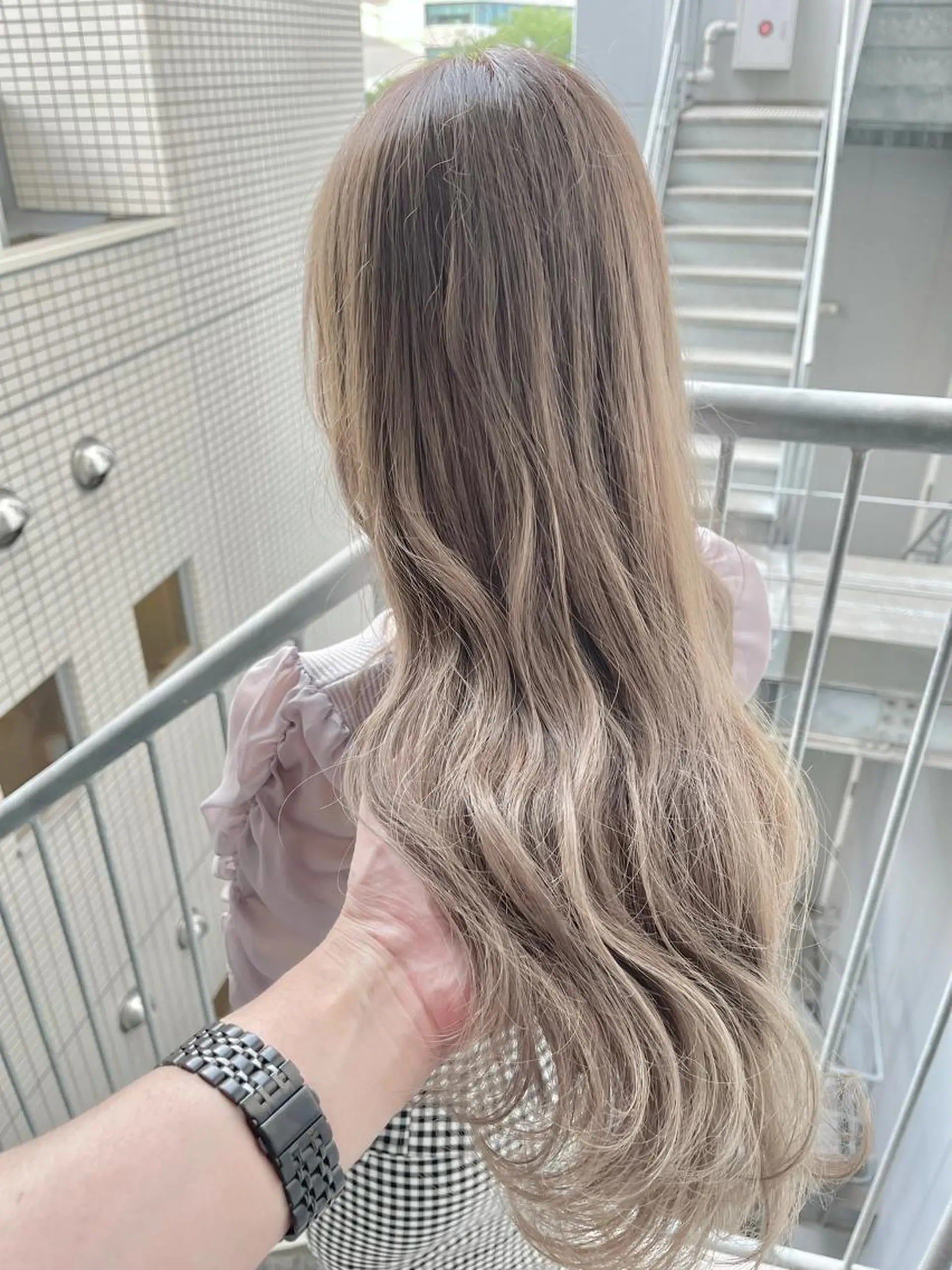 ロング カラー パーマ ヘアアレンジ アディクシーカラー ベージュカラー ブリーチ ケアブリーチ ミルクティーベージュ ヘアカラー トリートメント filo byFeria渋谷所属・ハイライト/透明感 髪質改善/石田幸輔のヘアスタイル