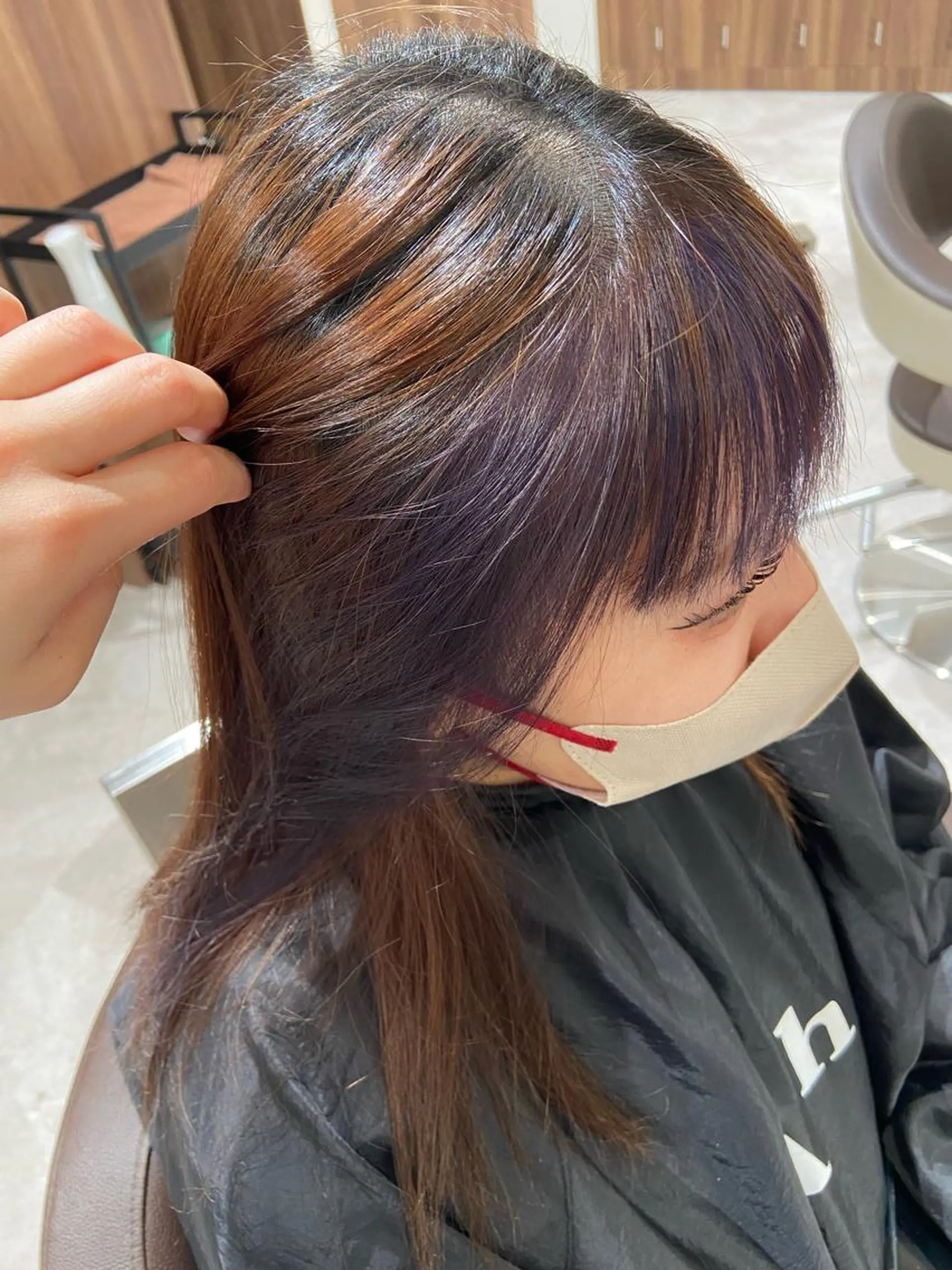セミロング カラー ミストバング  フェイスフレーミング インナーカラー 山田 悠朱里のヘアスタイル