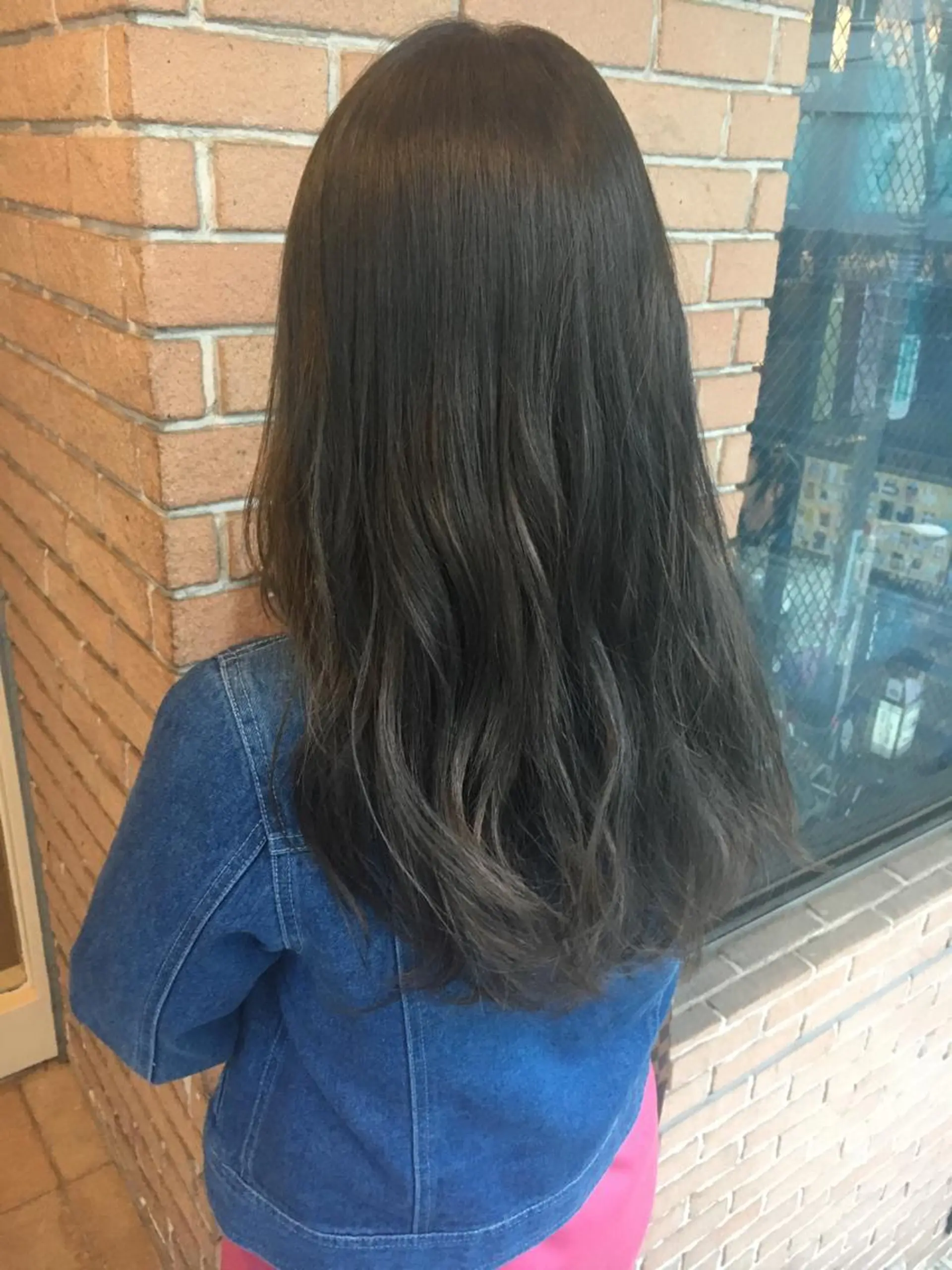 セミロング カラー ダークグレー ダブルカラー 北條 優輝のヘアスタイル