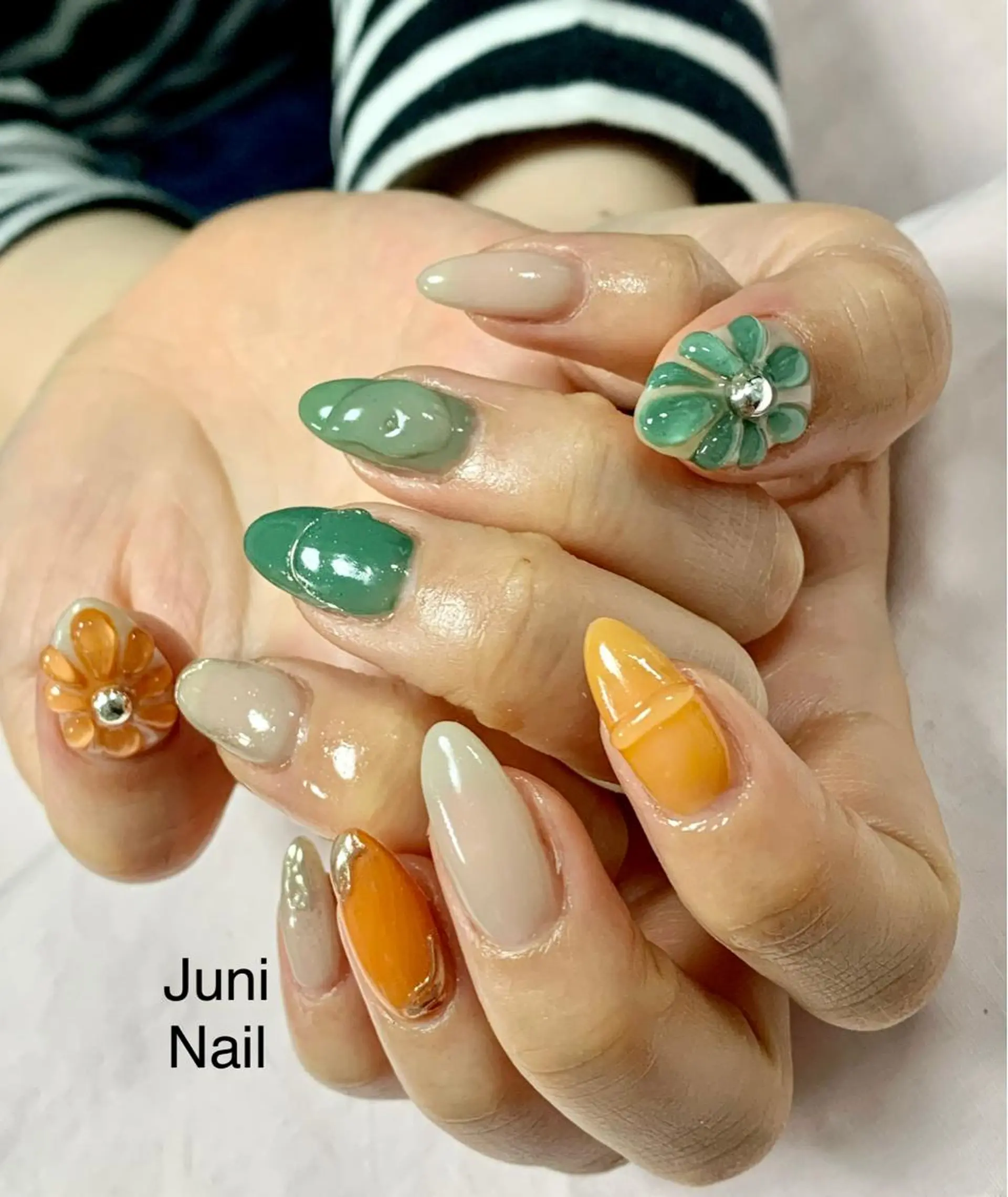 ネイル オーロラネイル クリアネイル 成人式 フラッシュネイル フレンチネイル ハンドネイル ハンドケア JuniNail韓国 ネイリストsuのネイルデザイン