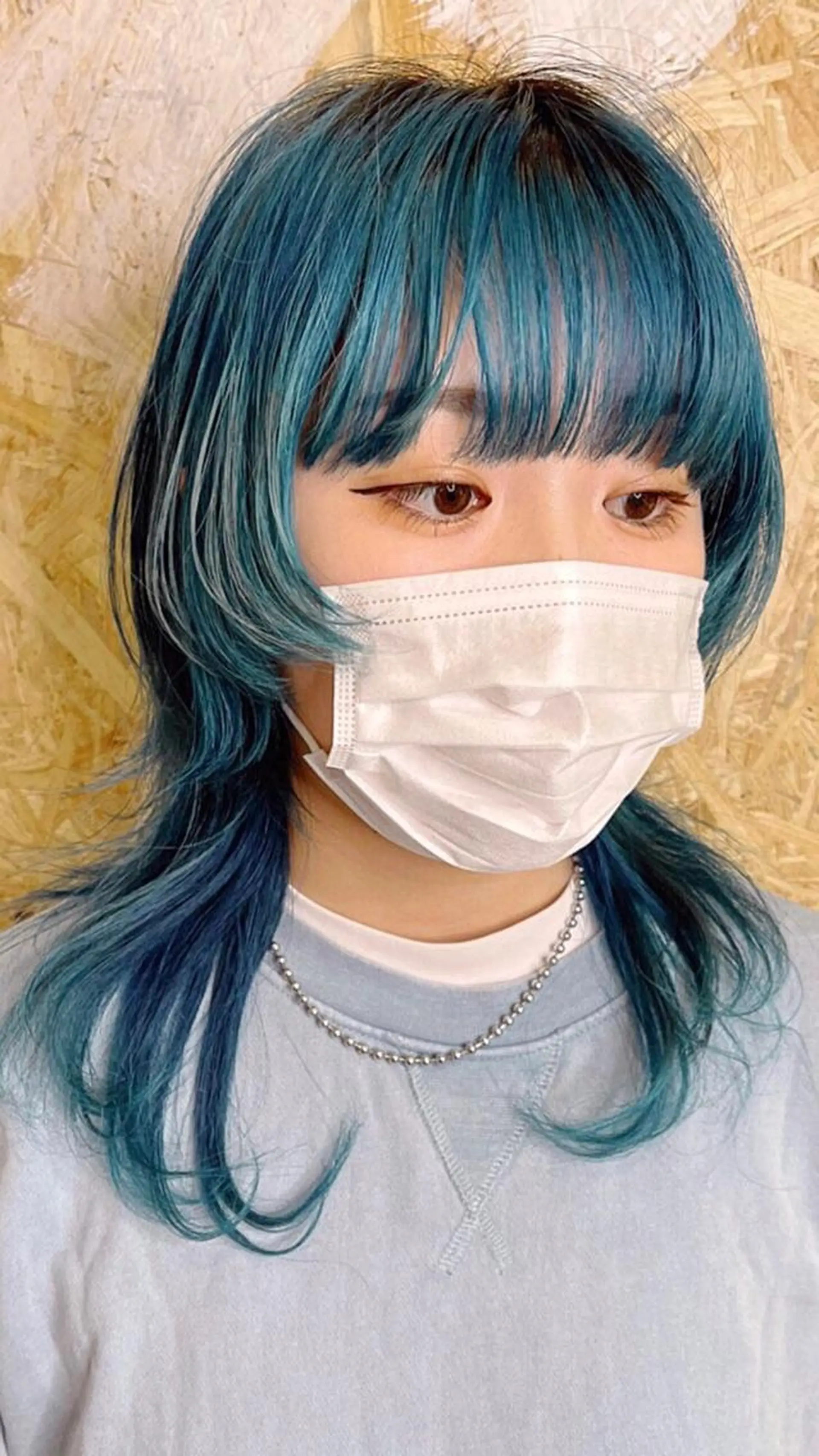 ミディアム カラー ブルーカラー ウルフカット カット ヘアカラー トリートメント SALOWIN所属・ブリーチ✨ ボブ✨レイヤーのヘアスタイル