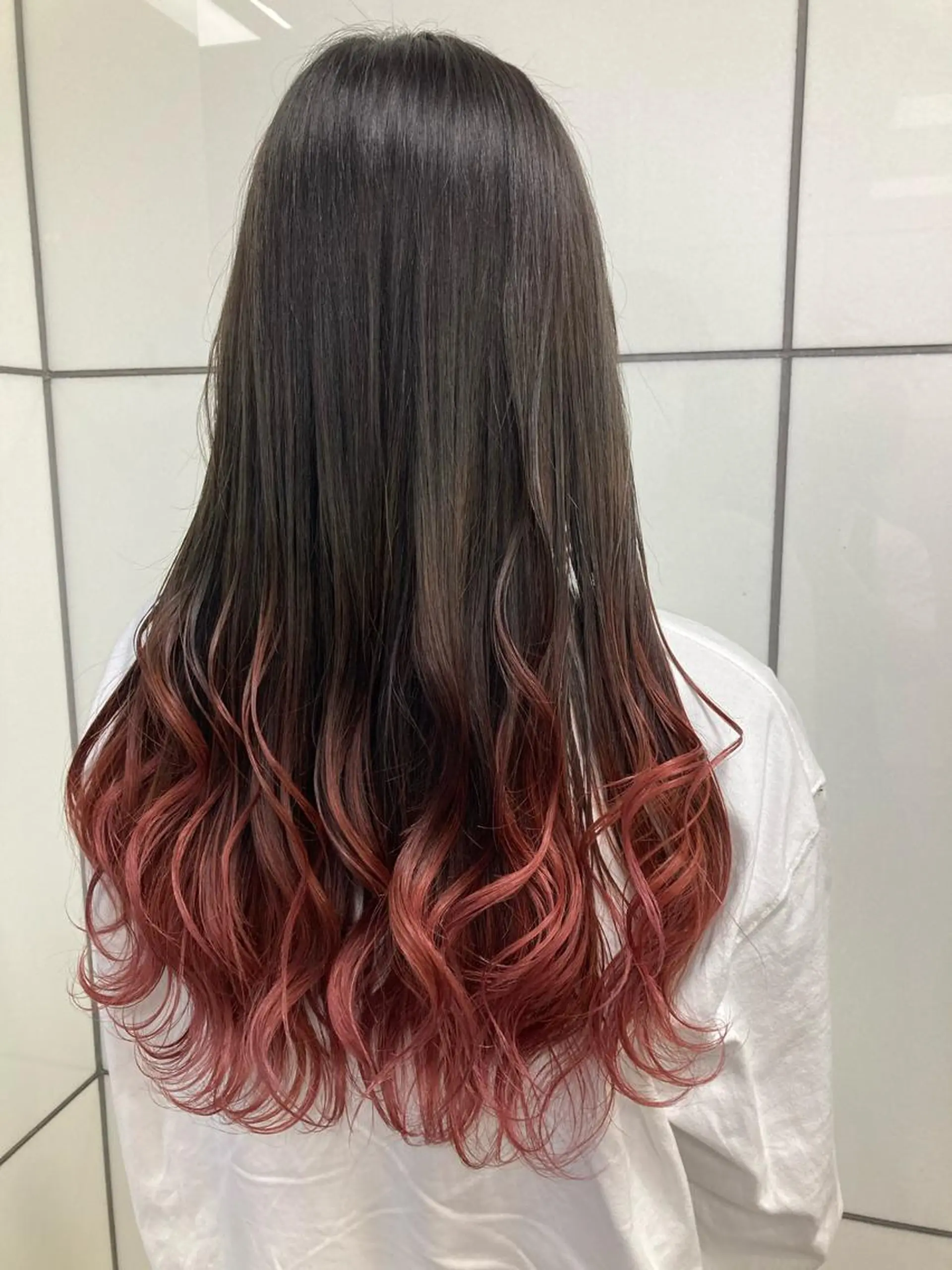 ロング カラー グラデーションカラー ピンクカラー ヘアカラー トリートメント 髪質改善/痛ませ ないカラー/西村航大のヘアスタイル