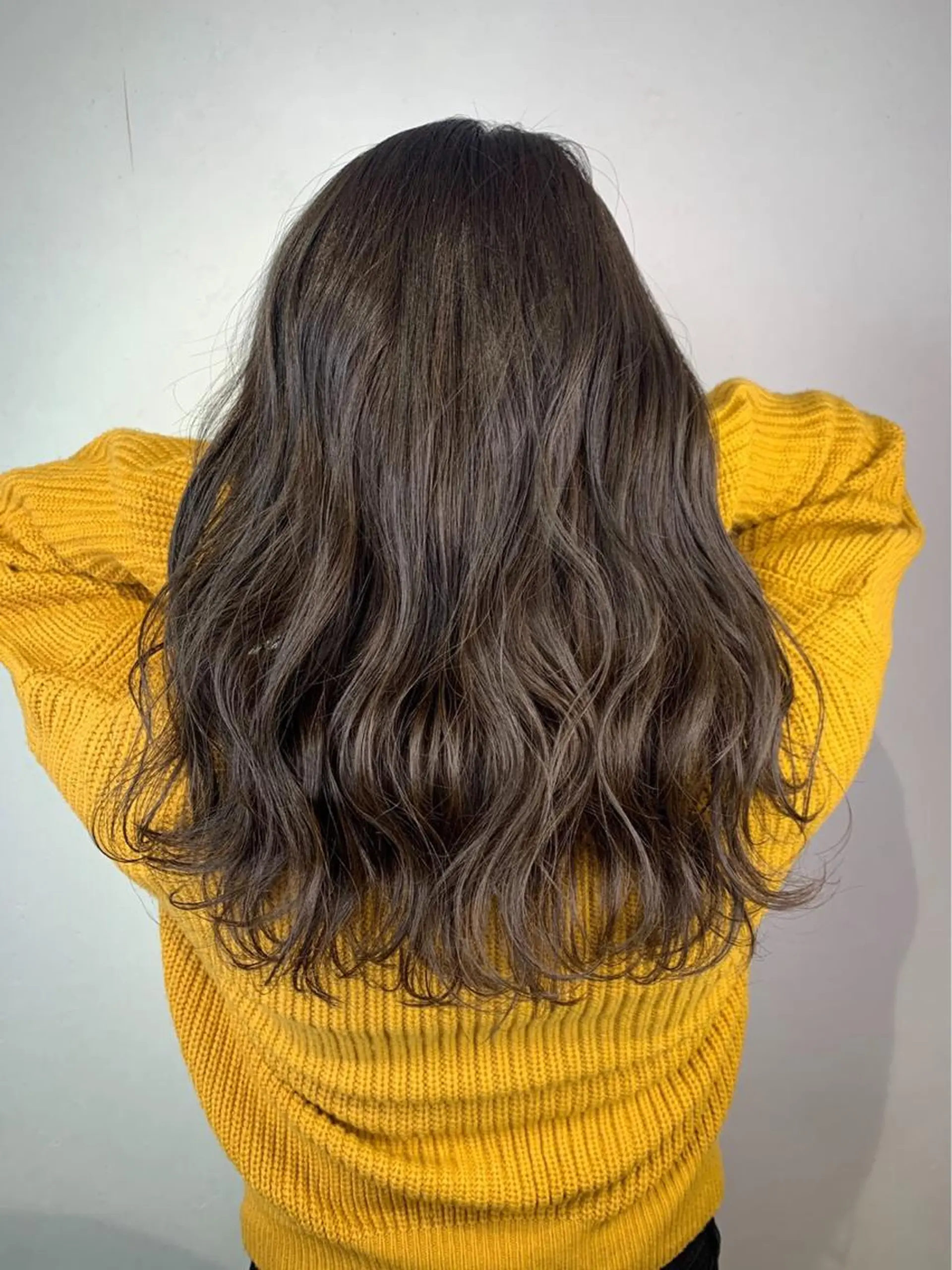 セミロング カラー _WHITE 高槻のヘアスタイル
