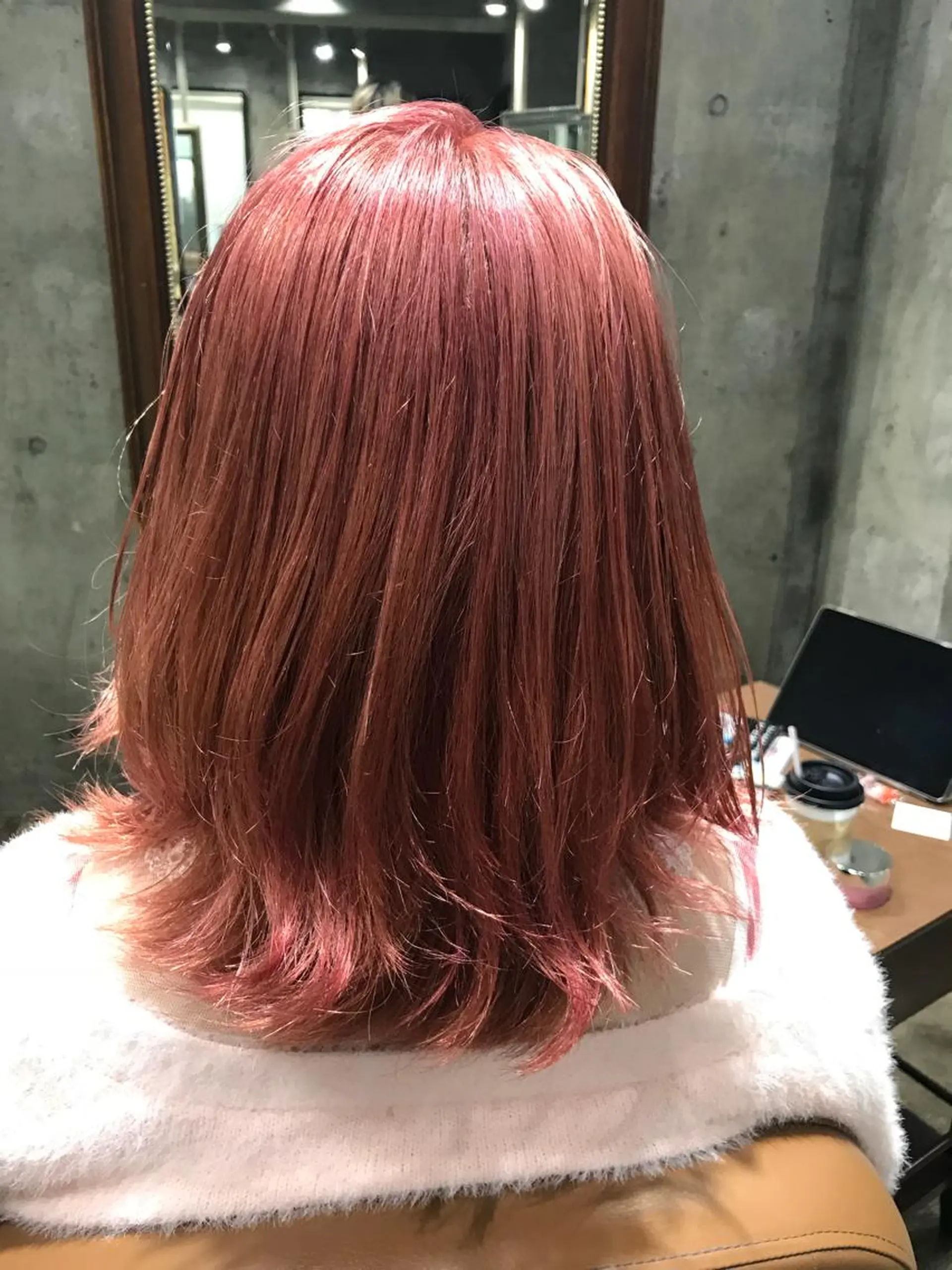ミディアム カラー パーマ ヘアアレンジ メンズ キッズ ネイル マツエク・マツパ メンズハイトーン ハイトーンカラー ピンクカラー カラーマツエク ピンク サロンドミルク 原宿のヘアスタイル
