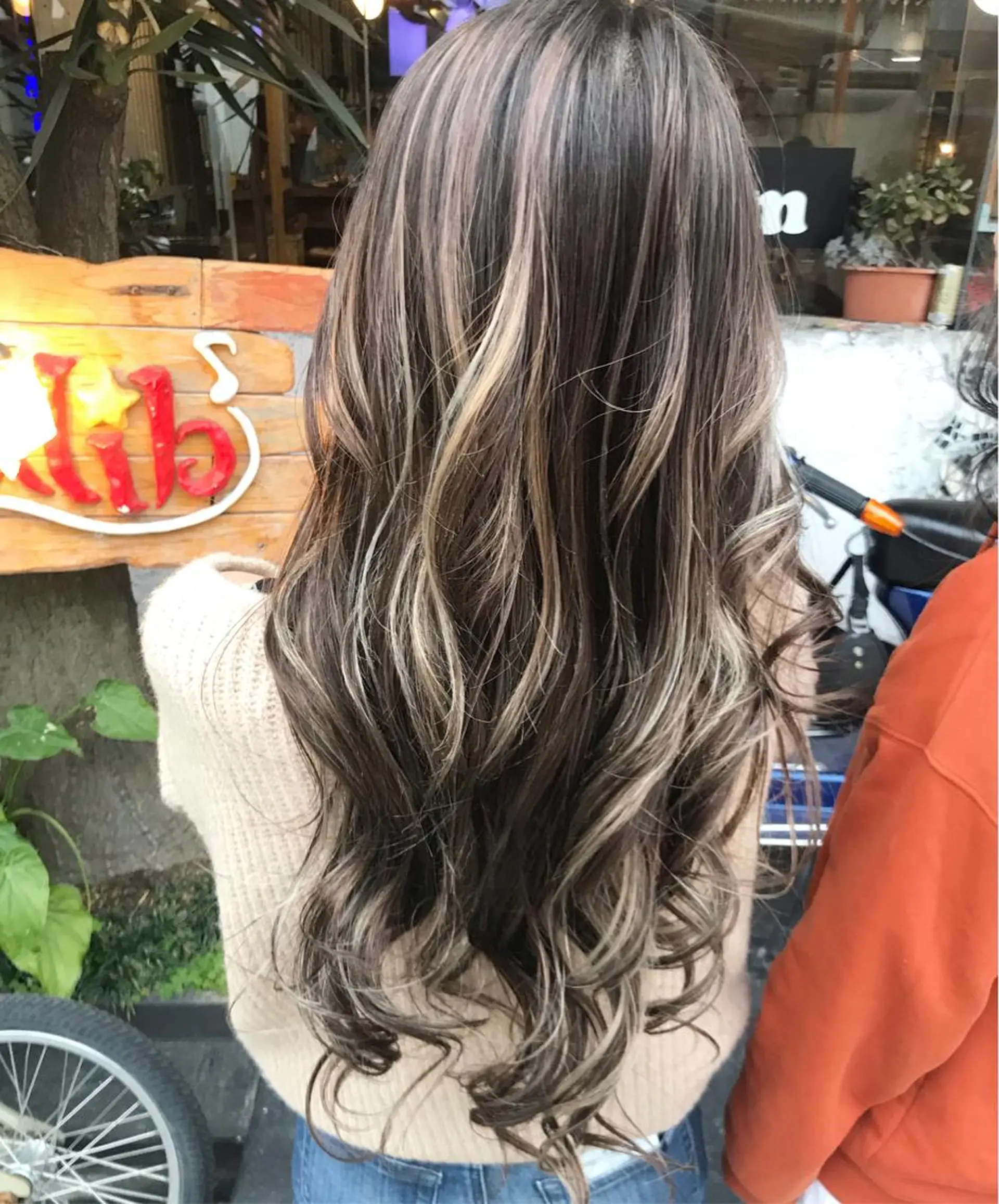 ロング カラー ハイライトカラー ハイライト ヘアカラー トリートメント 玉木 育実のヘアスタイル