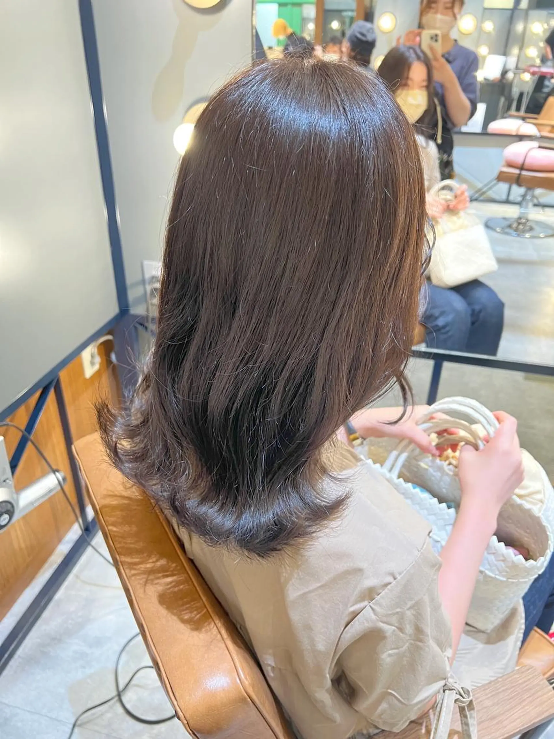 ロング カラー ブリーチ 透明感カラー グレージュ ブリーチなしカラー ノイシキ サキのヘアスタイル